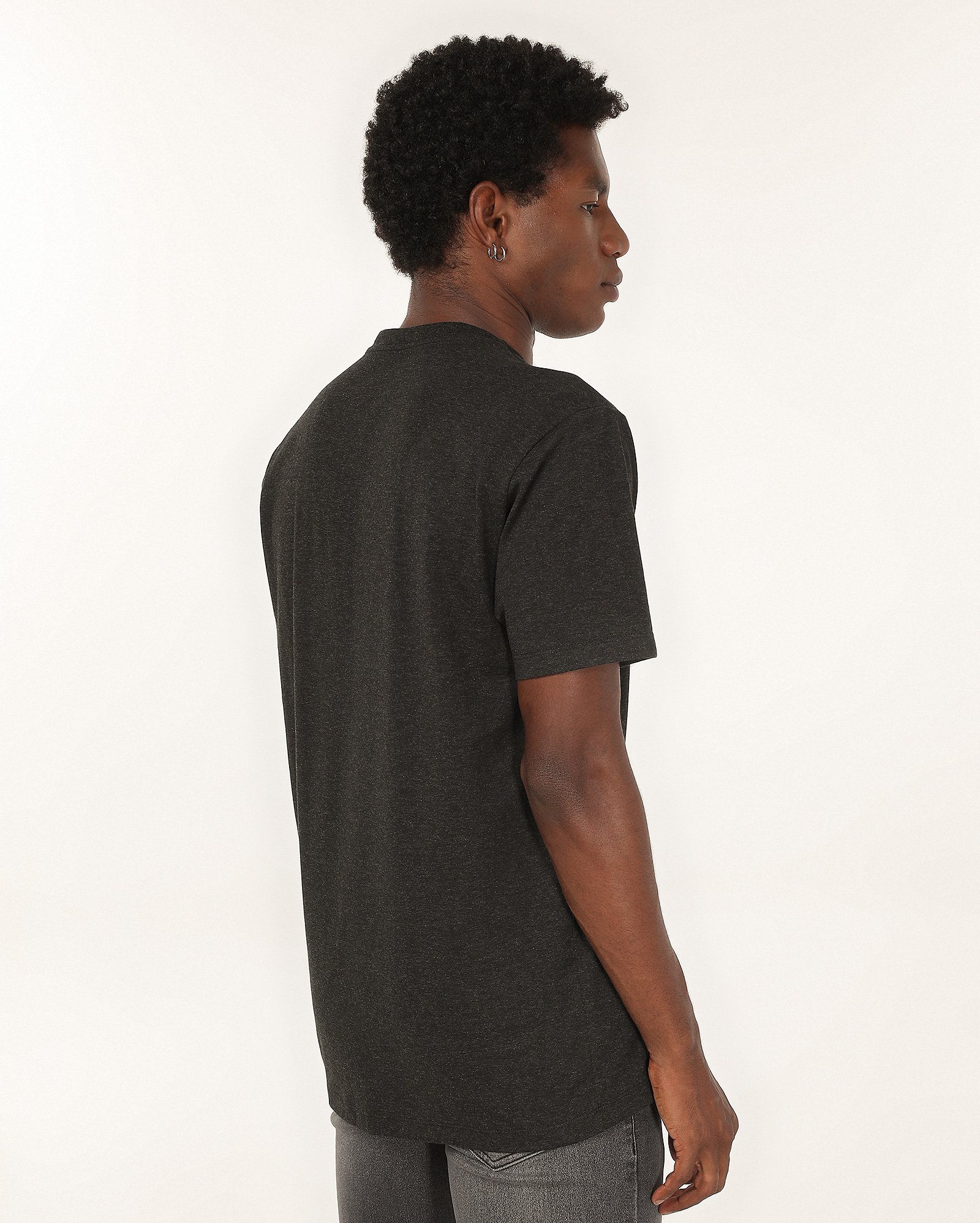 Camiseta masculina Essencial Regular - Cinza Escuro
