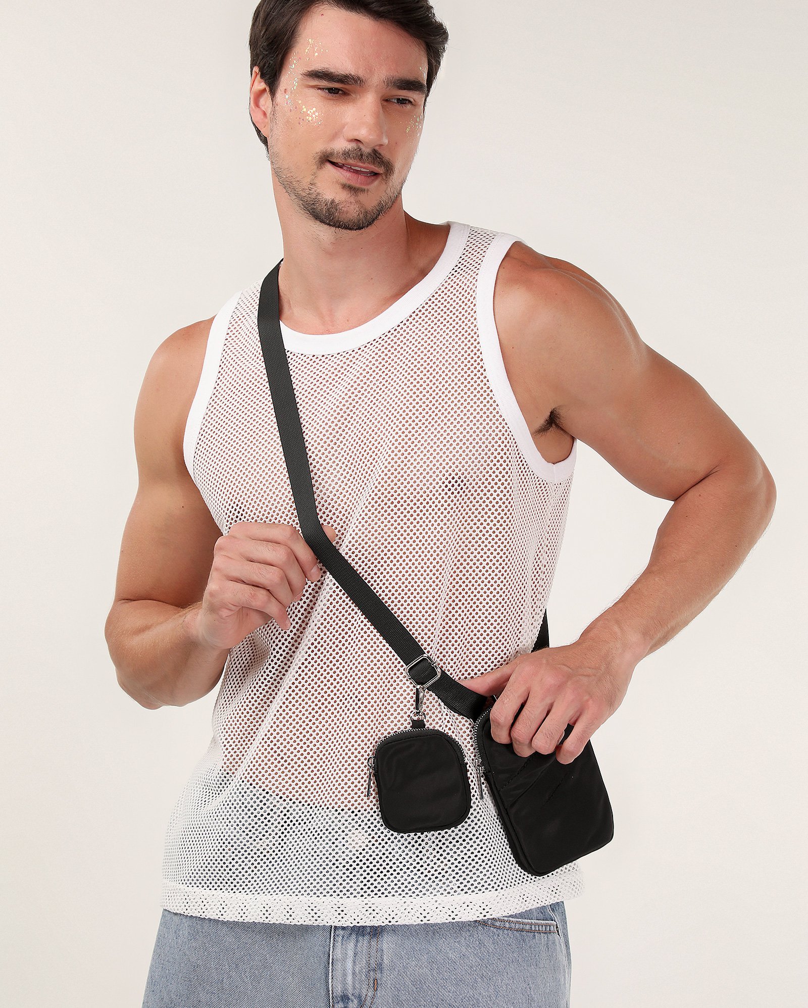 Pochete masculina transversal com zíper preta | Accessori by Riachuelo