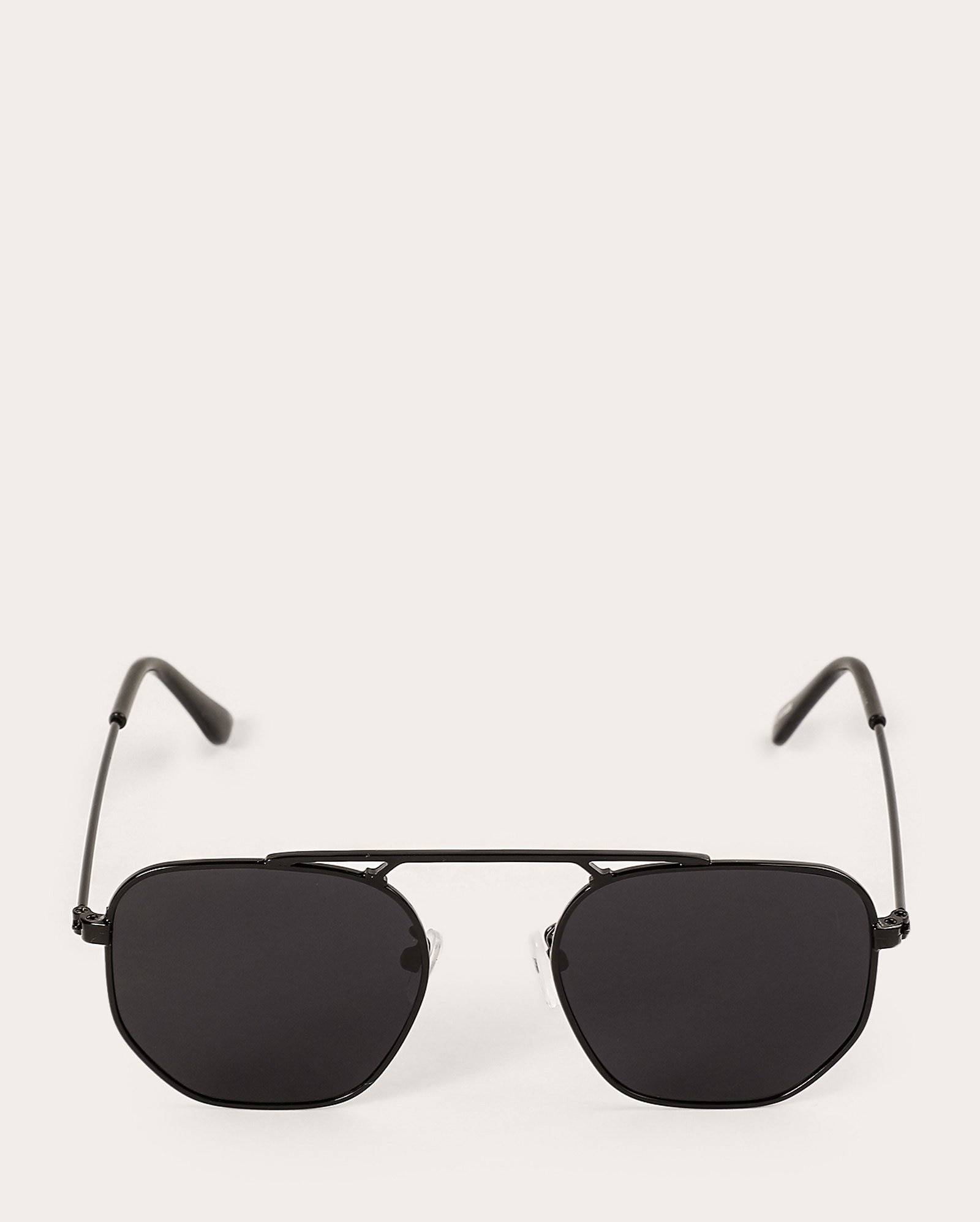 Óculos de sol feminino hexagonal em metal preto | Riachuelo