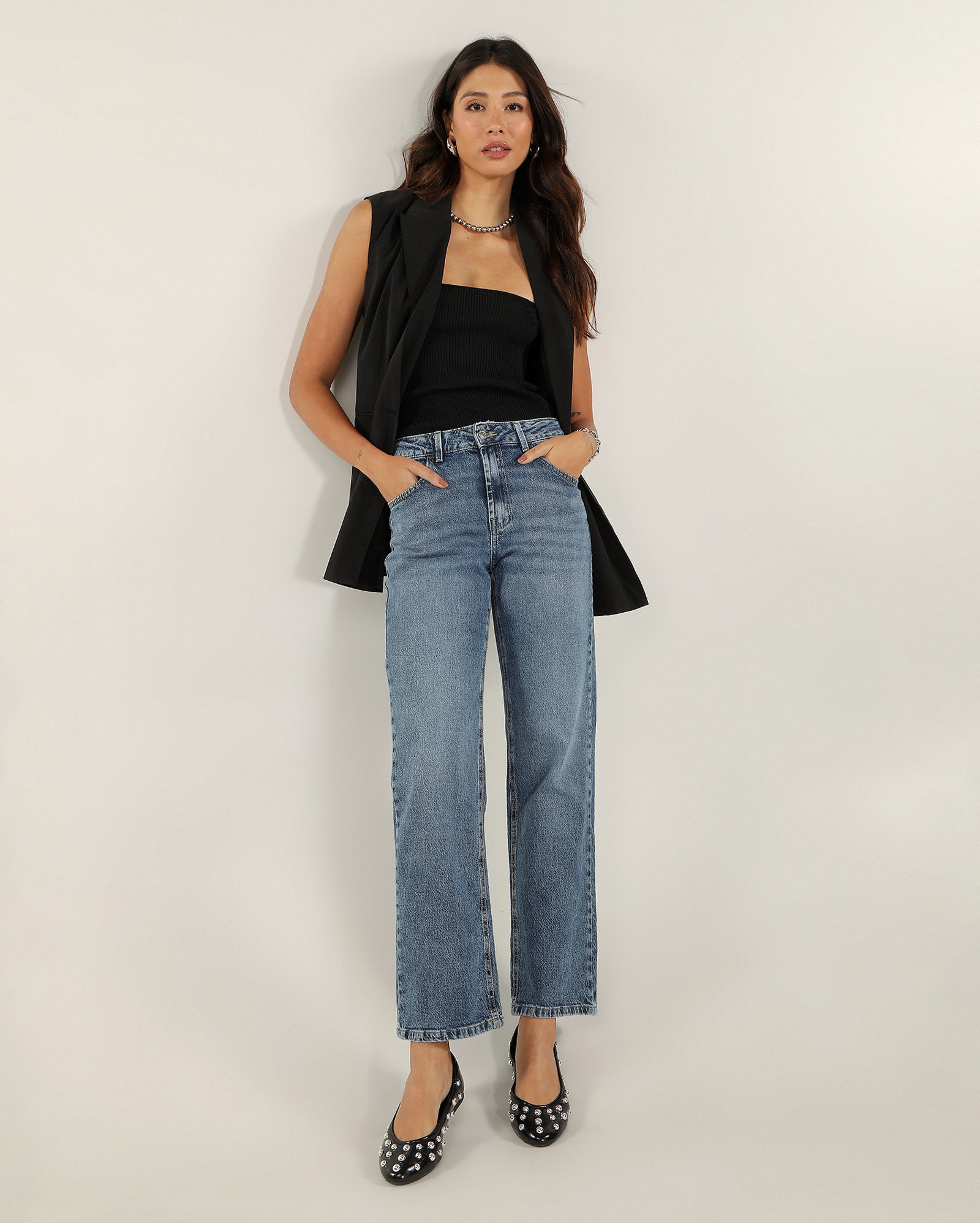 Calça jeans feminina reta cintura média estonada denim médio | Pool Jeans