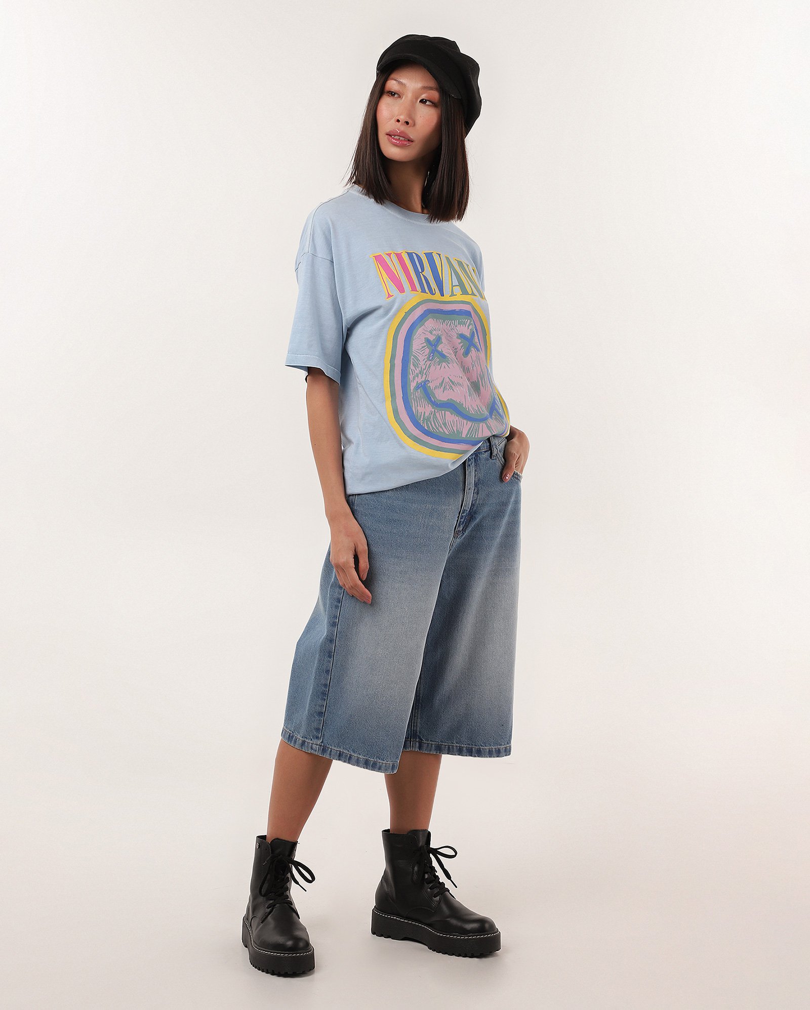 Camiseta feminina oversized manga curta lettering azul | Nirvana