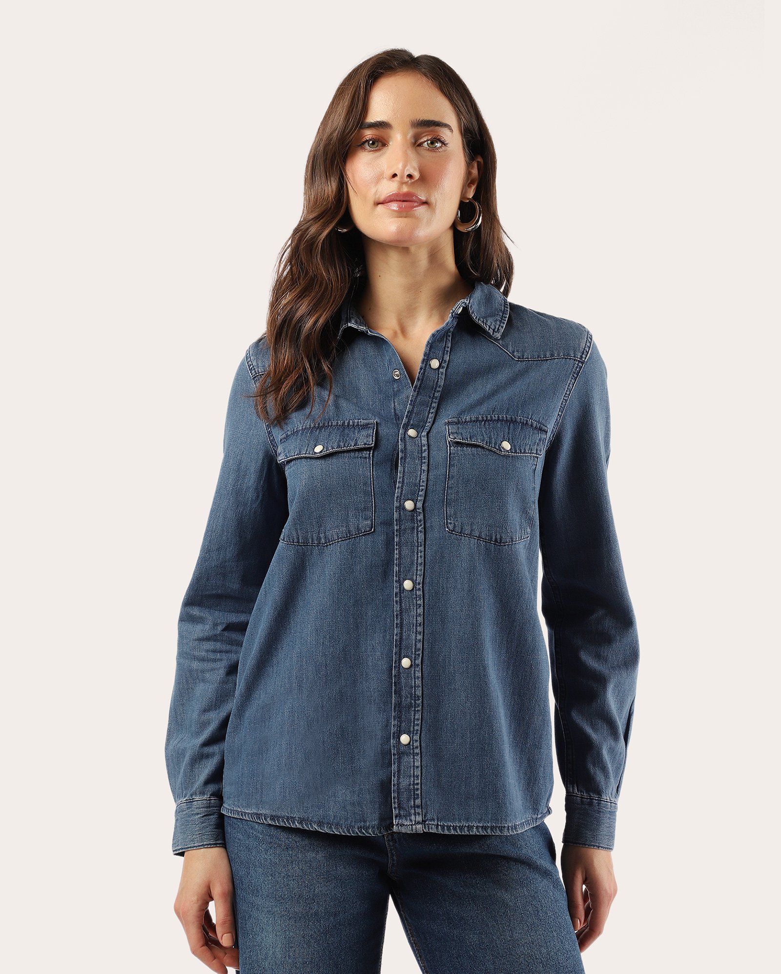 Camisa jeans feminina alongada cargo - denim escuro | Pool Jeans
