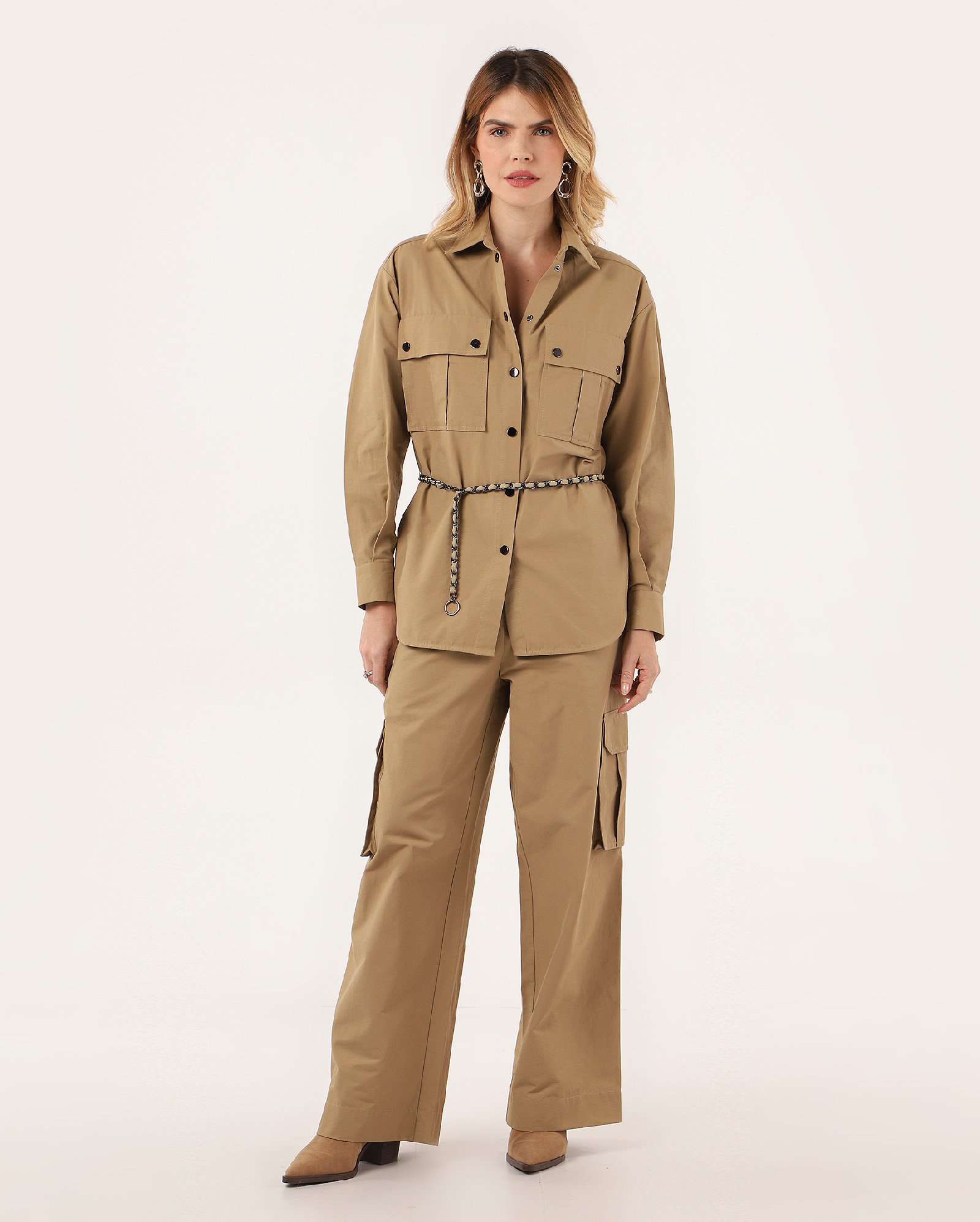 Camisa feminina cargo com corrente - Bege Escuro | AK by Riachuelo