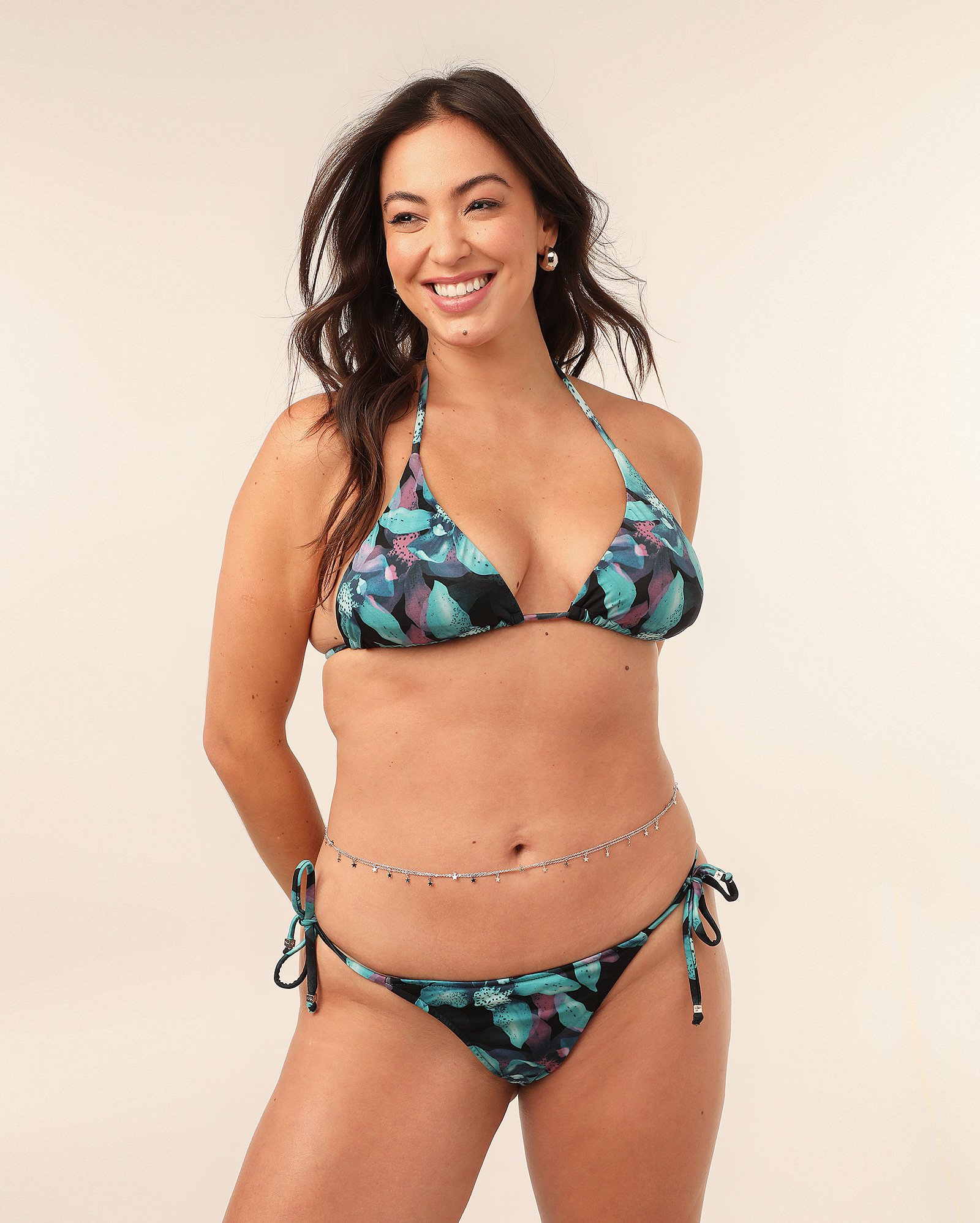 Biquíni calcinha com amarradinha floral multicor | Makai + Riachuelo — foto 2