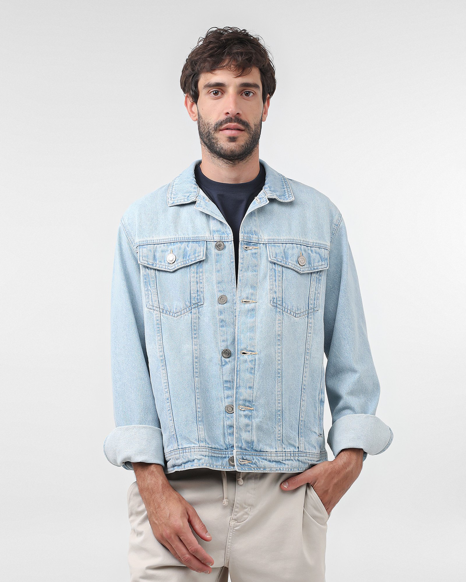 Jaqueta jeans masculina trucker com bolsos denim claro | Pool Jeans
