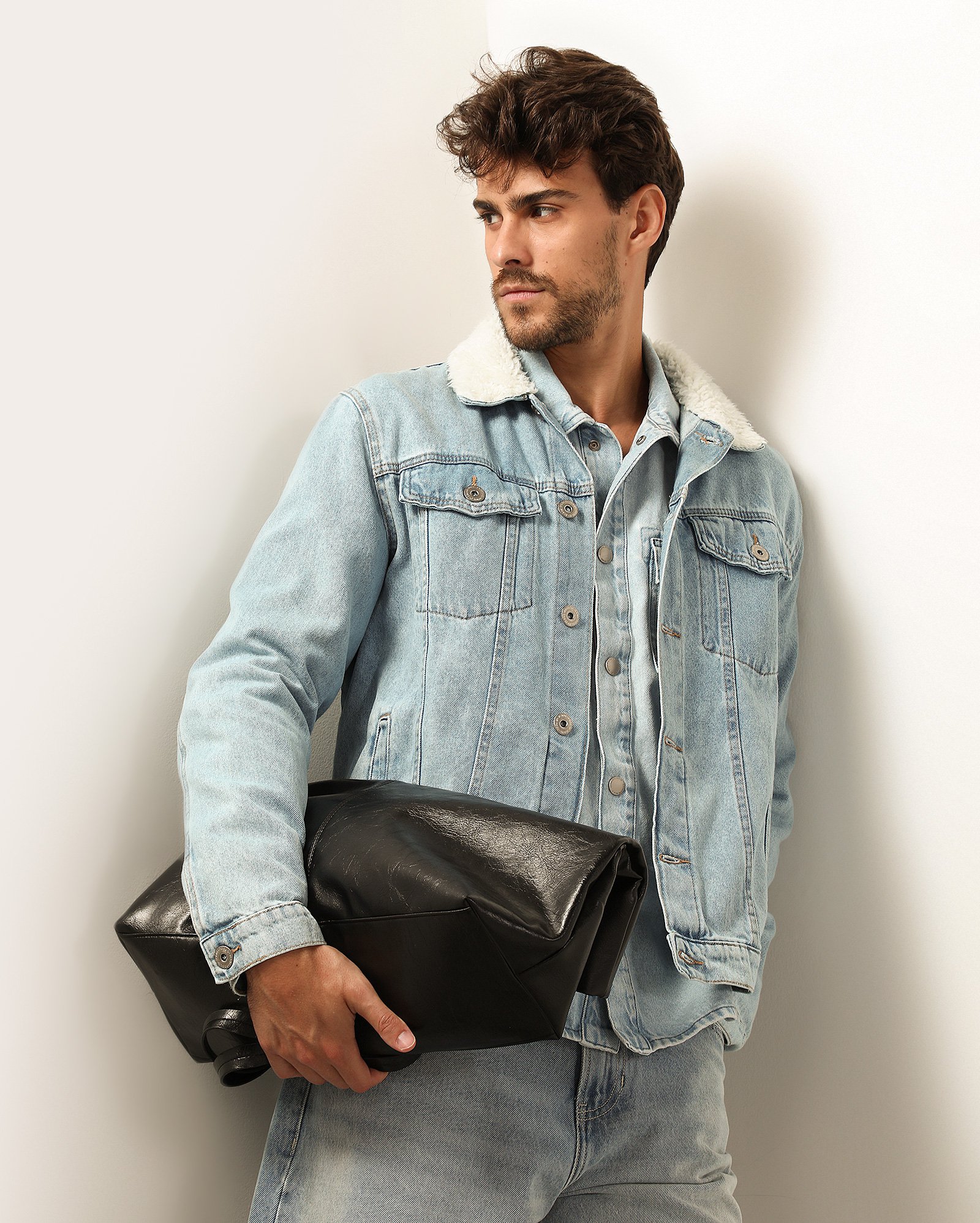 Jaqueta jeans masculina estonada com bolsos - Jeans Claro | Pool Jeans