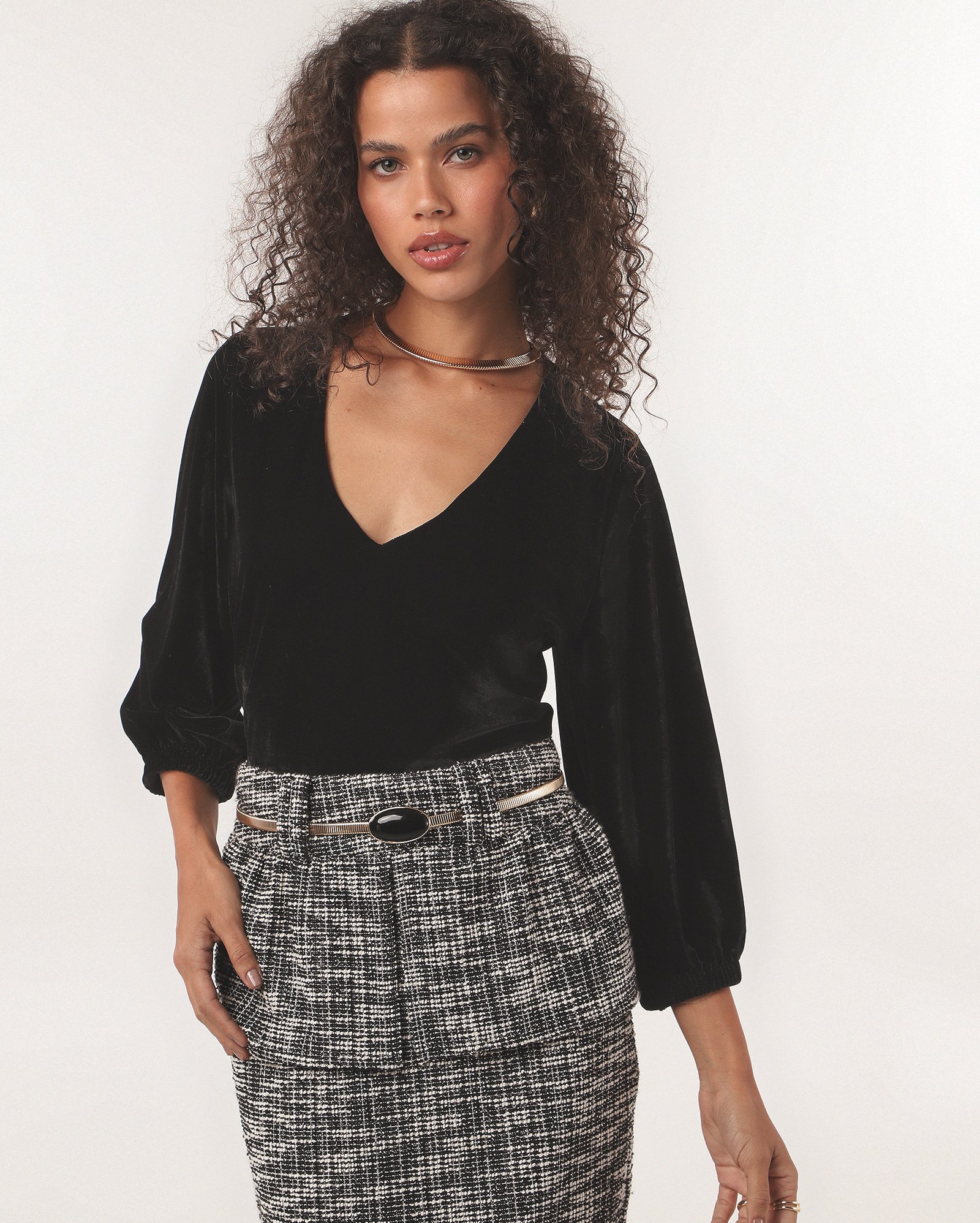 Blusa feminina em veludo manga bufante preta | Missinclof + Riachuelo