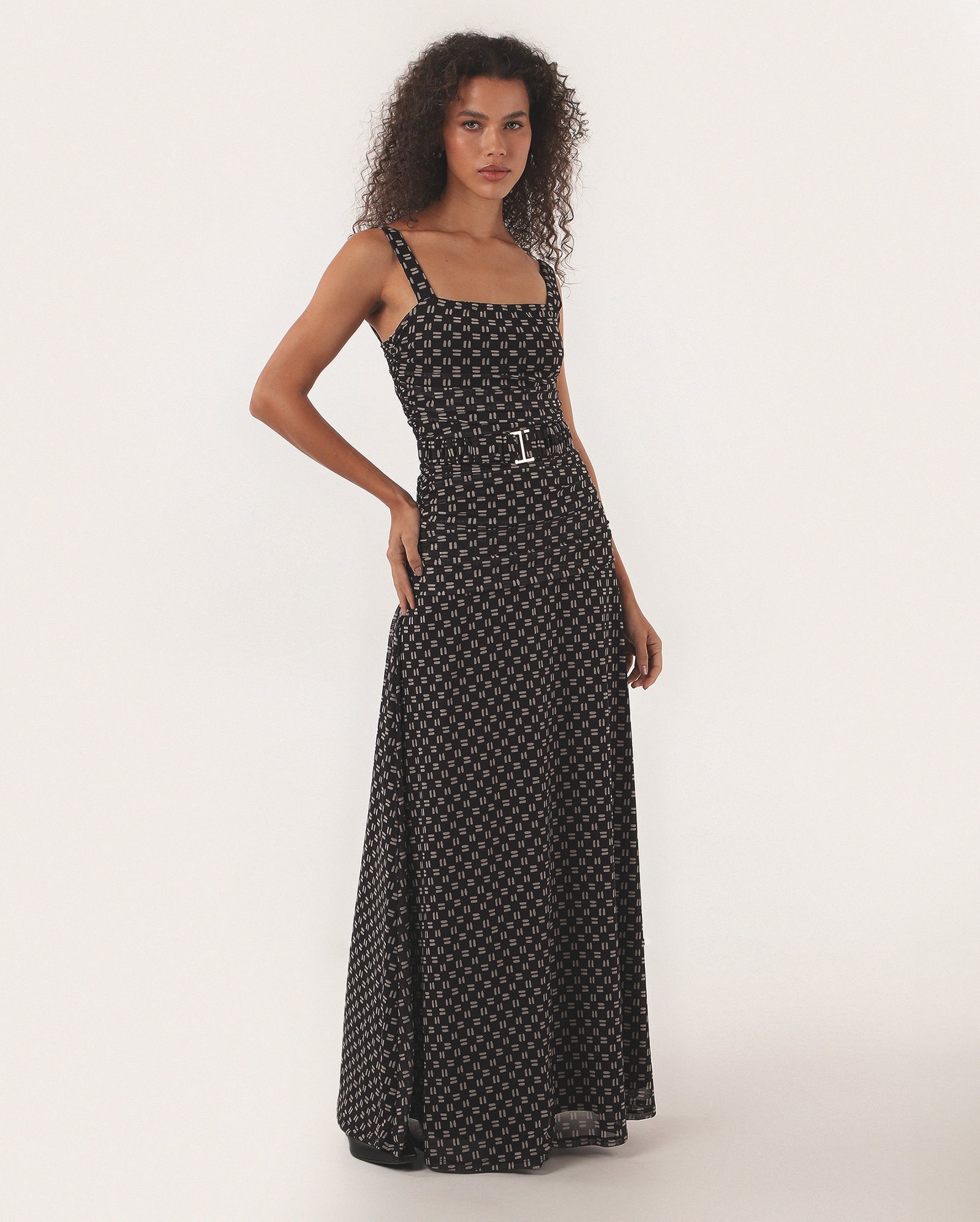 Vestido longo em tule estampado com cinto - Preto | Missinclof + Riachuelo