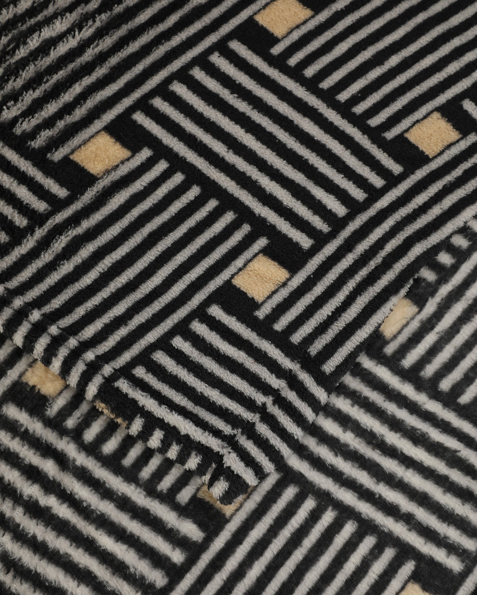Manta solteiro fleece de microfibra Meire geométrica - preta | Casa Riachuelo