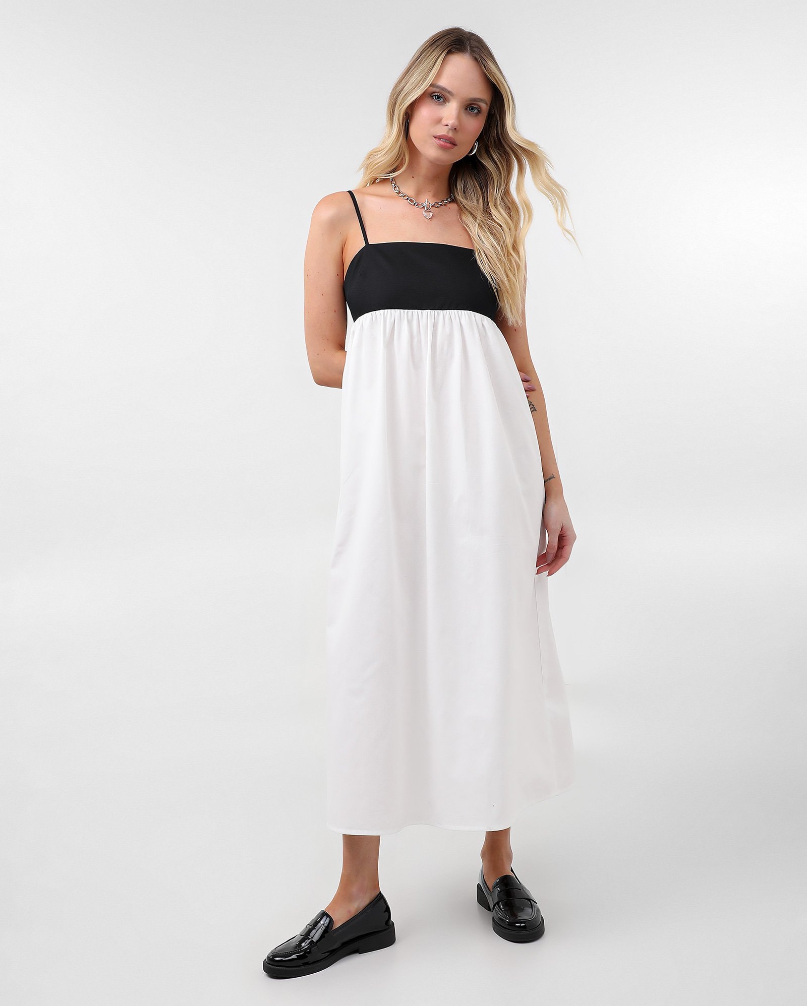 Vestido midi evasê recorte no busto e alças finas branco | Pool — foto 3