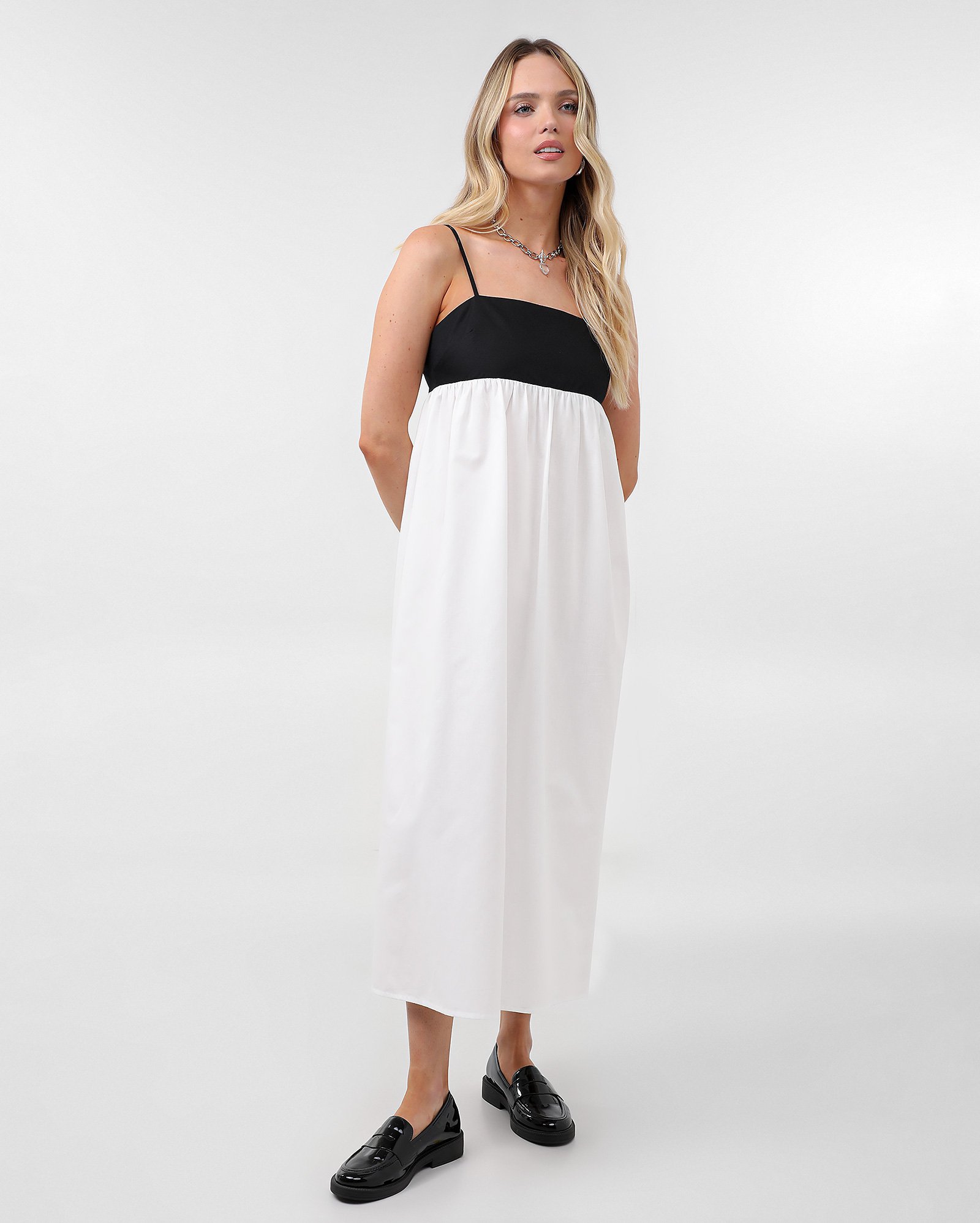 Vestido midi evasê recorte no busto e alças finas branco | Pool — foto 4
