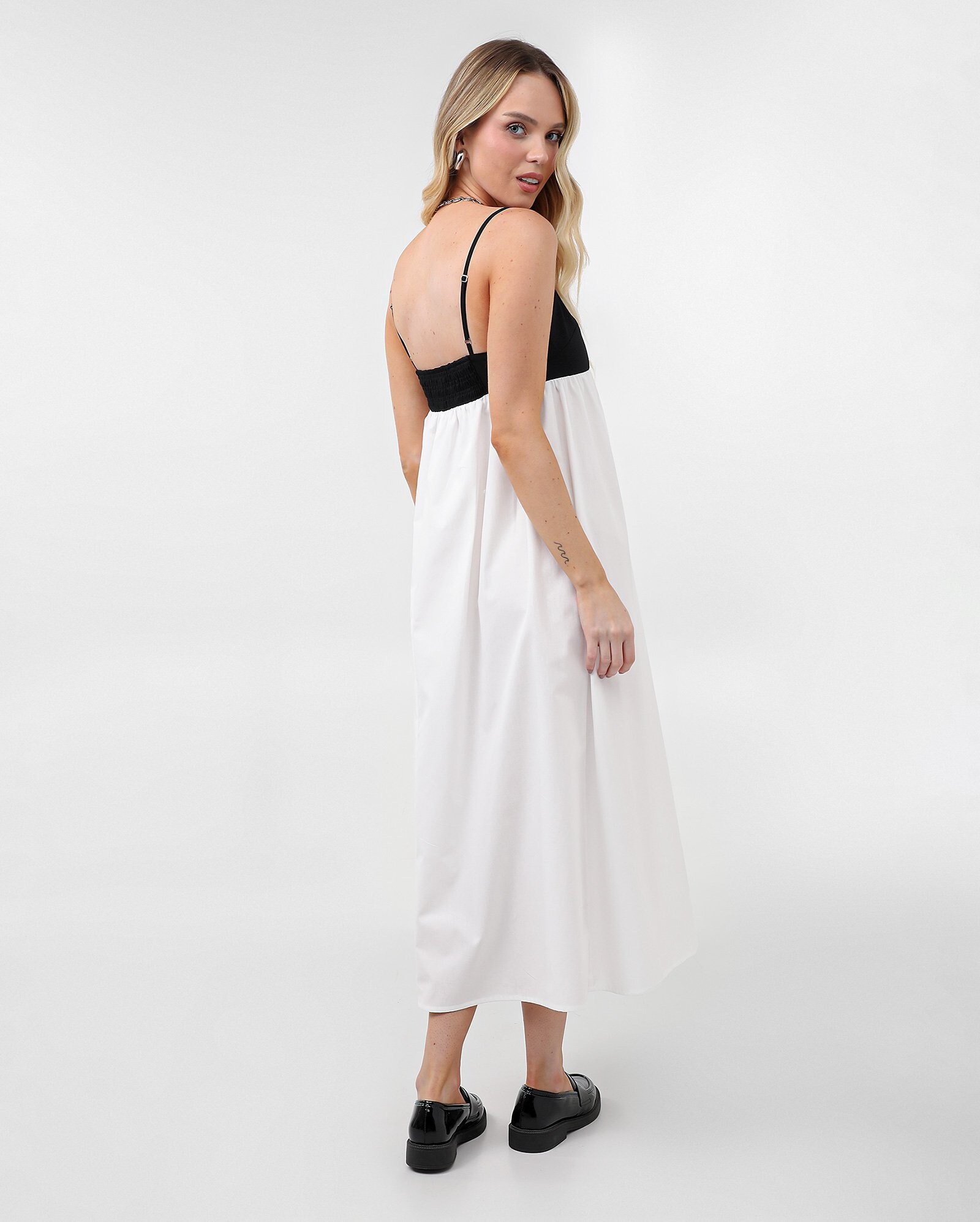 Vestido midi evasê recorte no busto e alças finas branco | Pool — foto 2