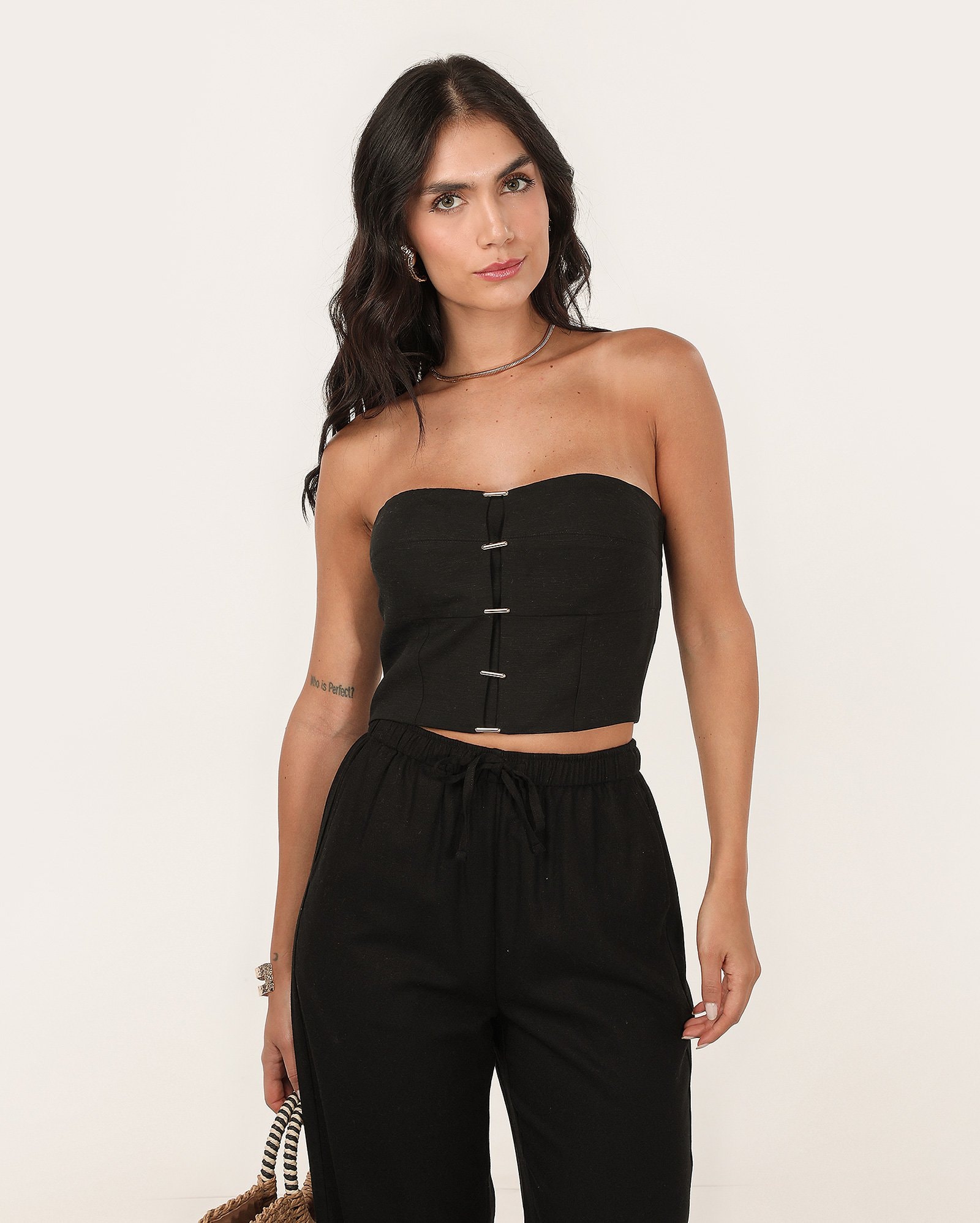 Top strapless decote coração com aplicações preto | Pool — foto 5