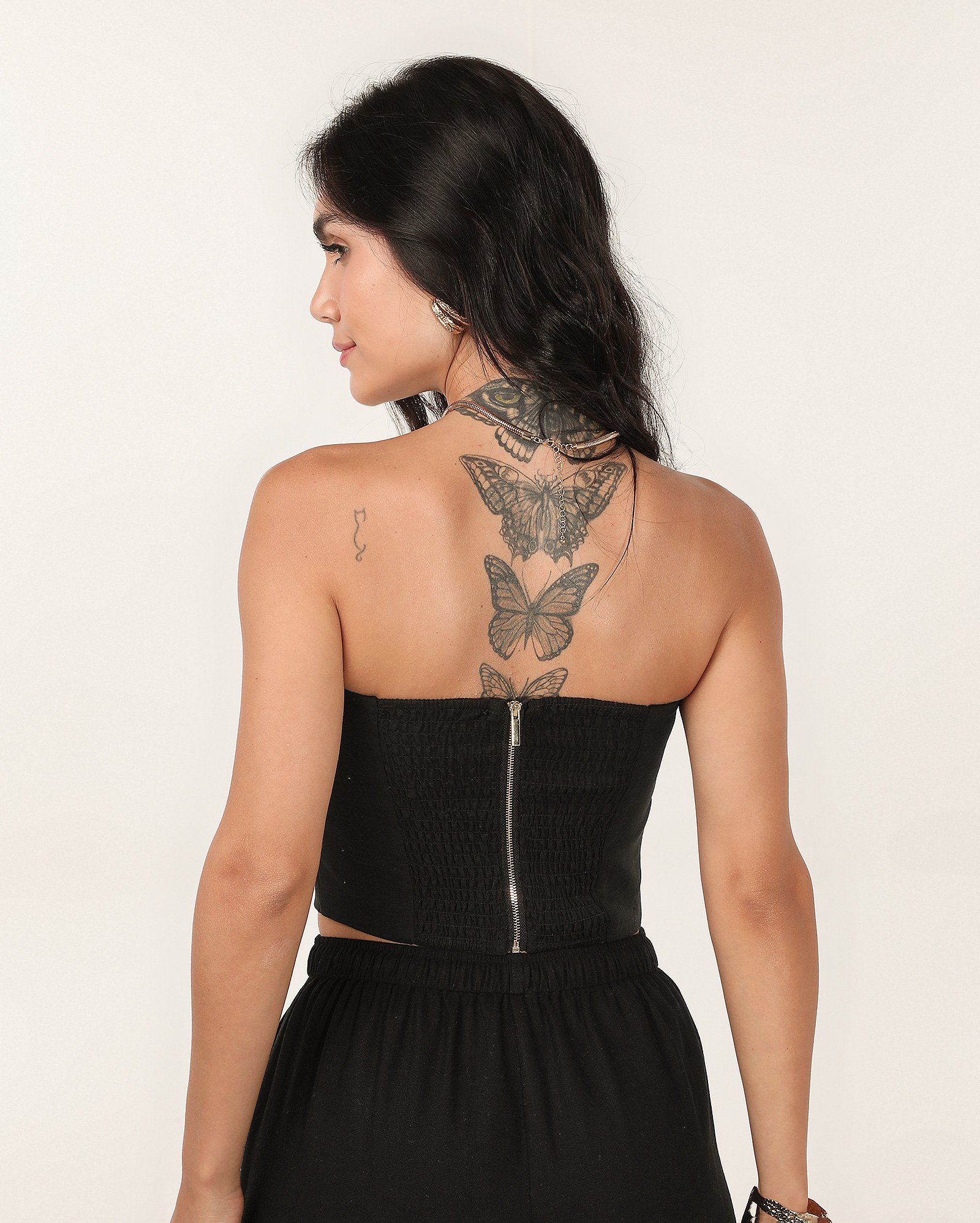 Top strapless decote coração com aplicações preto | Pool — foto 6