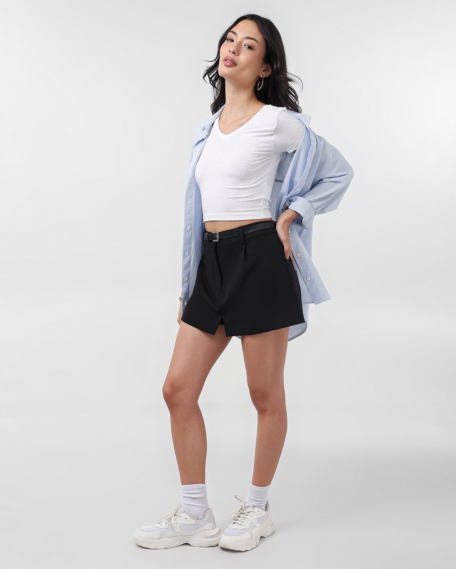 Camiseta cropped em malha canelada gola V - Branco | Pool — foto 2