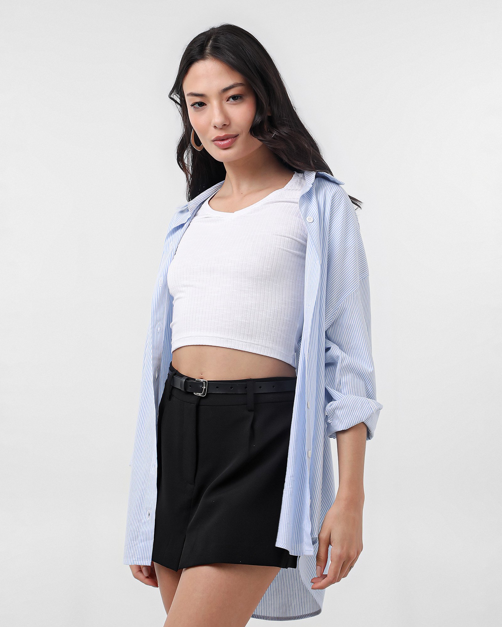 Camiseta cropped em malha canelada gola V - Branco | Pool