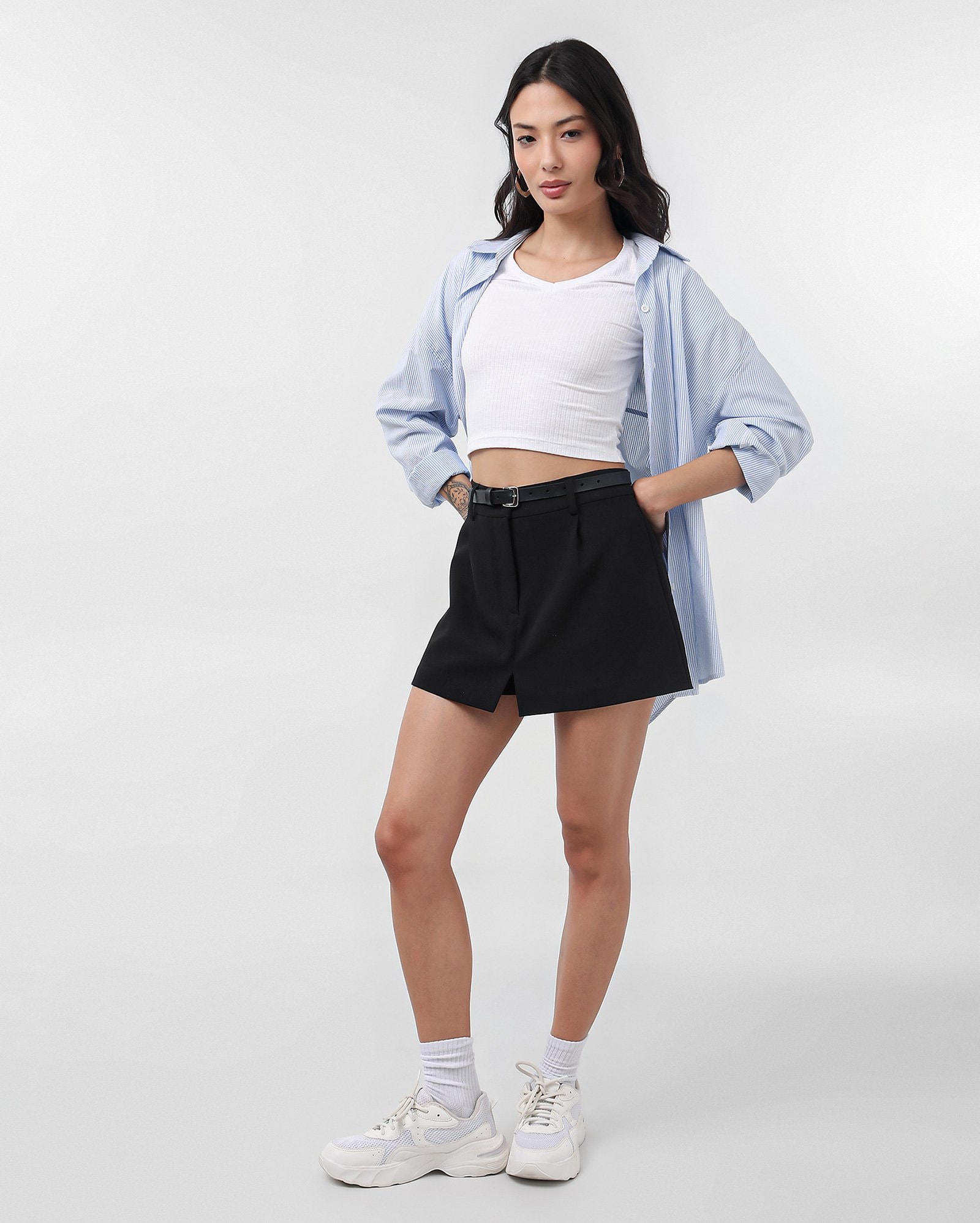 Camiseta cropped em malha canelada gola V - Branco | Pool — foto 3