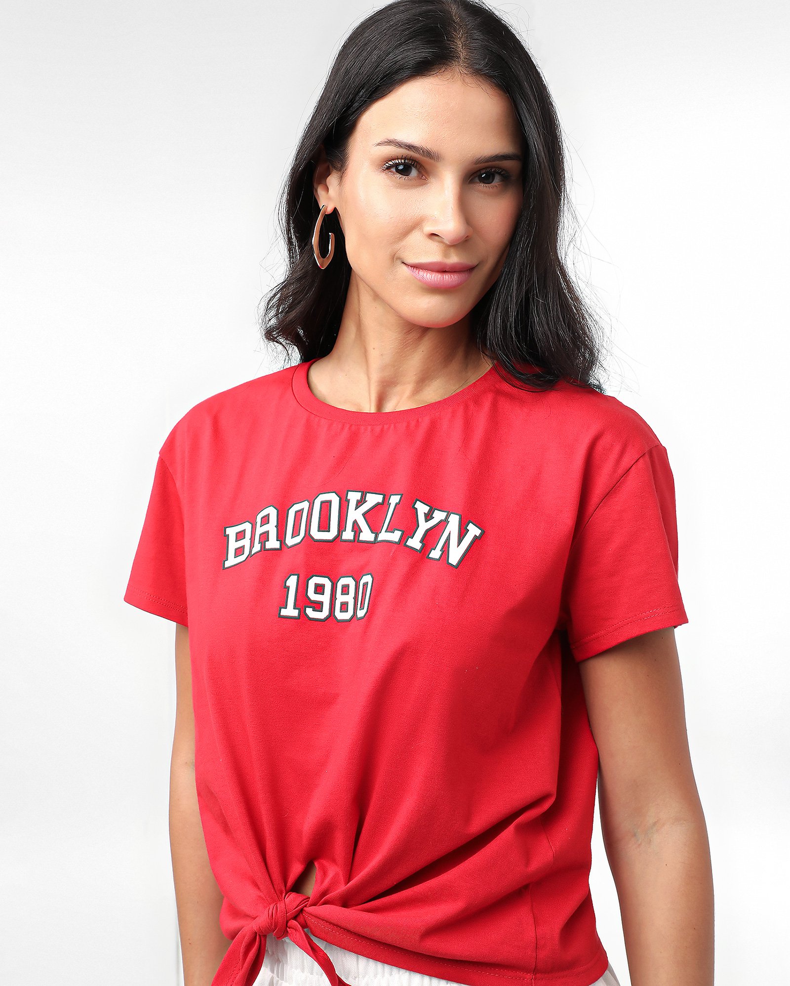 Camiseta feminina manga curta lettering com nó - Vermelho | Pool — foto 3