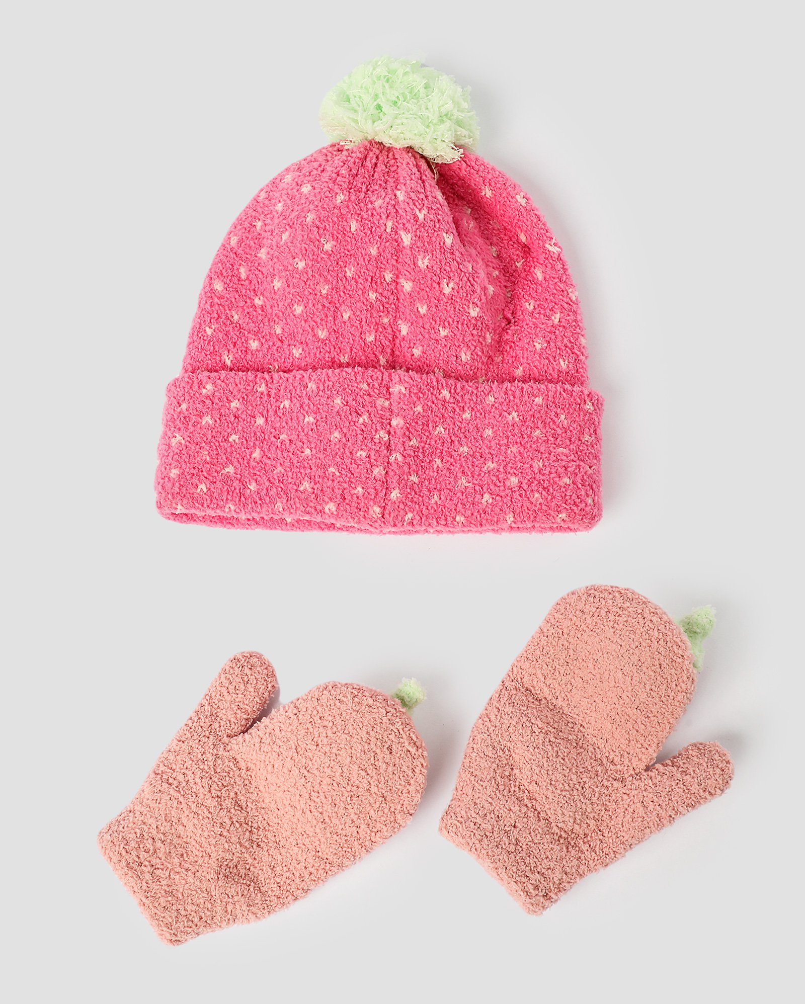 Kit gorro infantil peluciado com pompom + par de luvas morango multicor | Accessori by Riachuelo