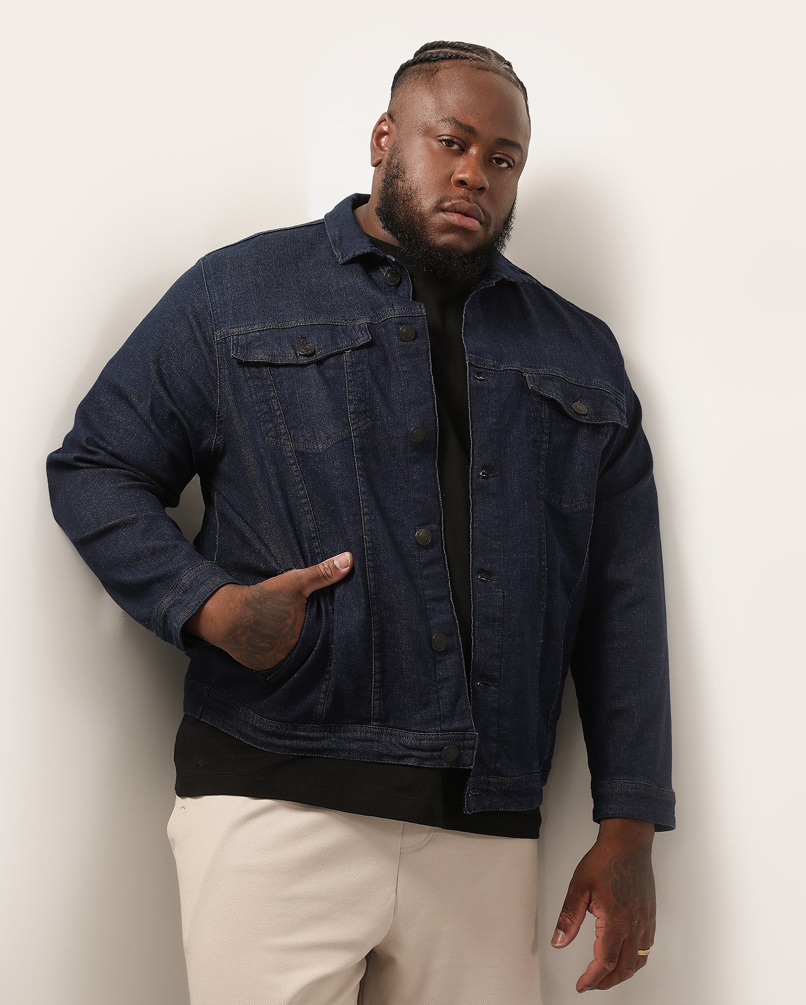 Jaqueta jeans plus size masculina trucker pespontada denim escuro | Pool Jeans