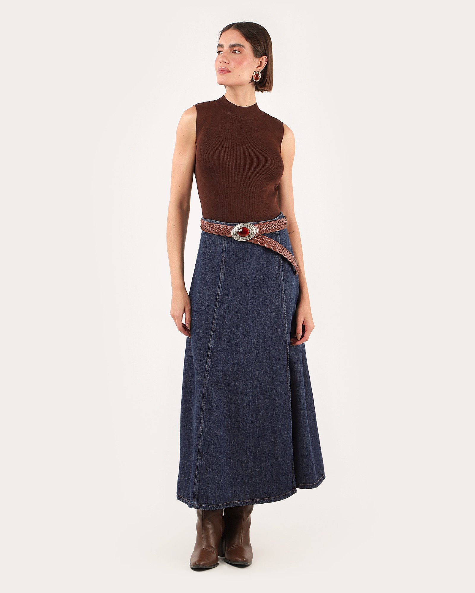 Saia jeans midi evasê transpassada denim escuro | Pool Jeans