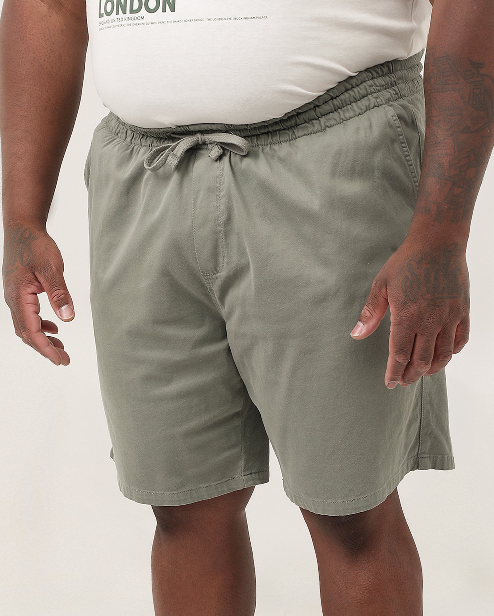 Bermuda sarja plus size masculina reta com elástico - Cinza | Pool Jeans