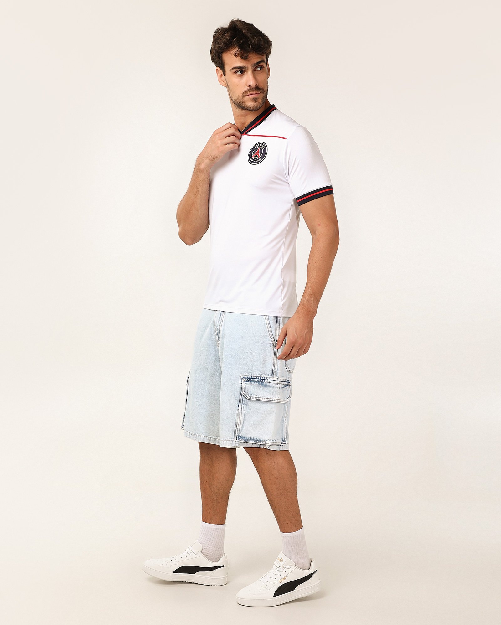 Bermuda jeans masculina loose com bolsos cargo - Jeans Claro | Pool Jeans