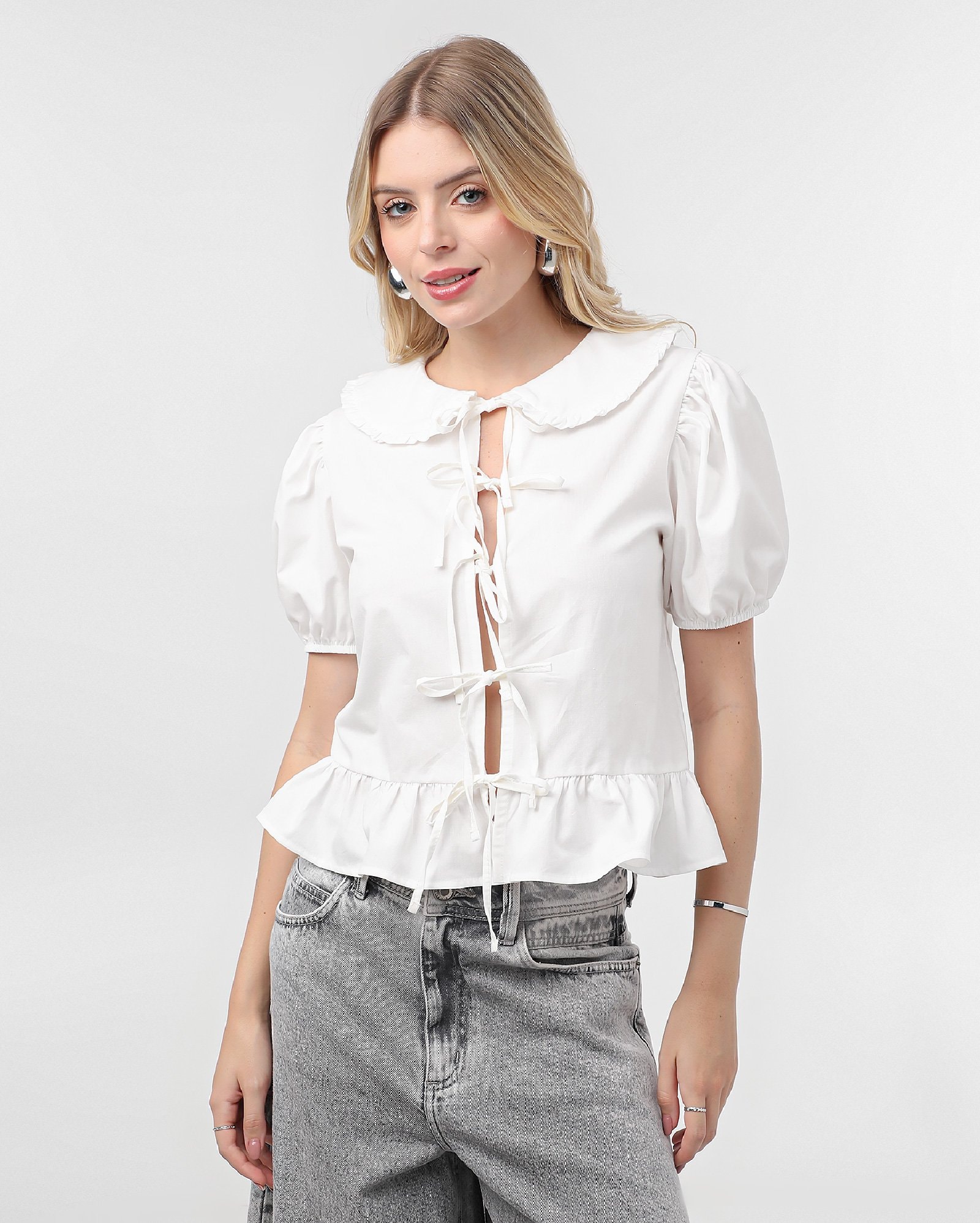 Camisa feminina manga bufante com laços e gola boneca branca | Pool
