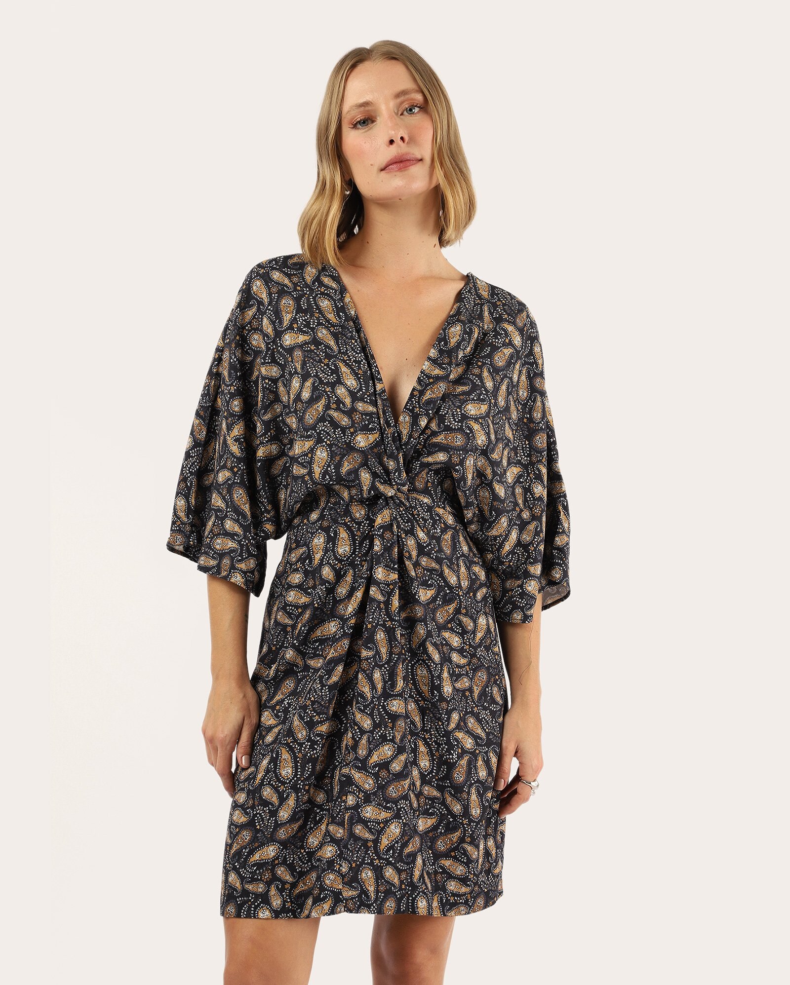 Vestido curto envelope em viscose paisley - azul — foto 5