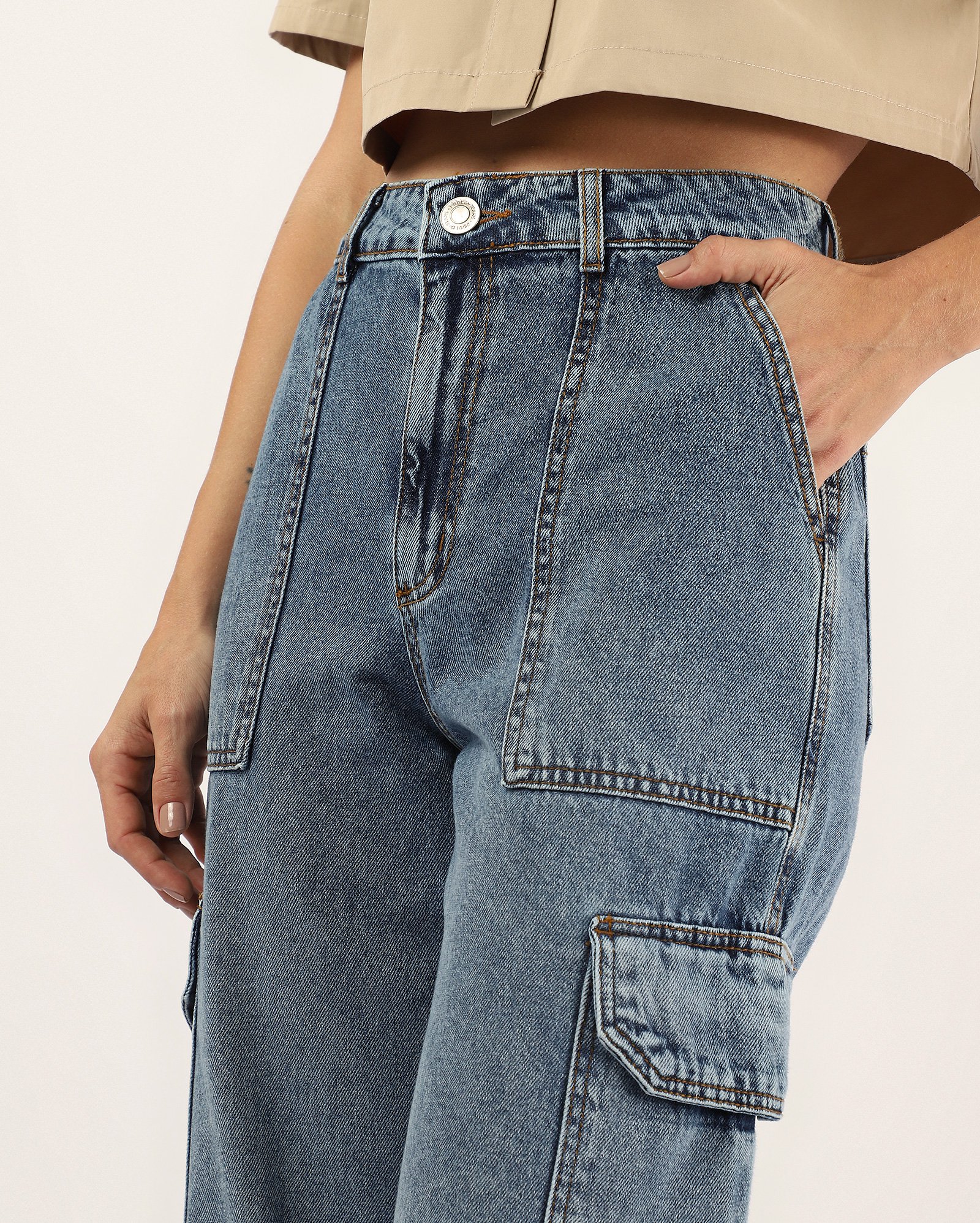 Calça jeans feminina wide leg cintura alta cargo - denim médio | Pool Jeans