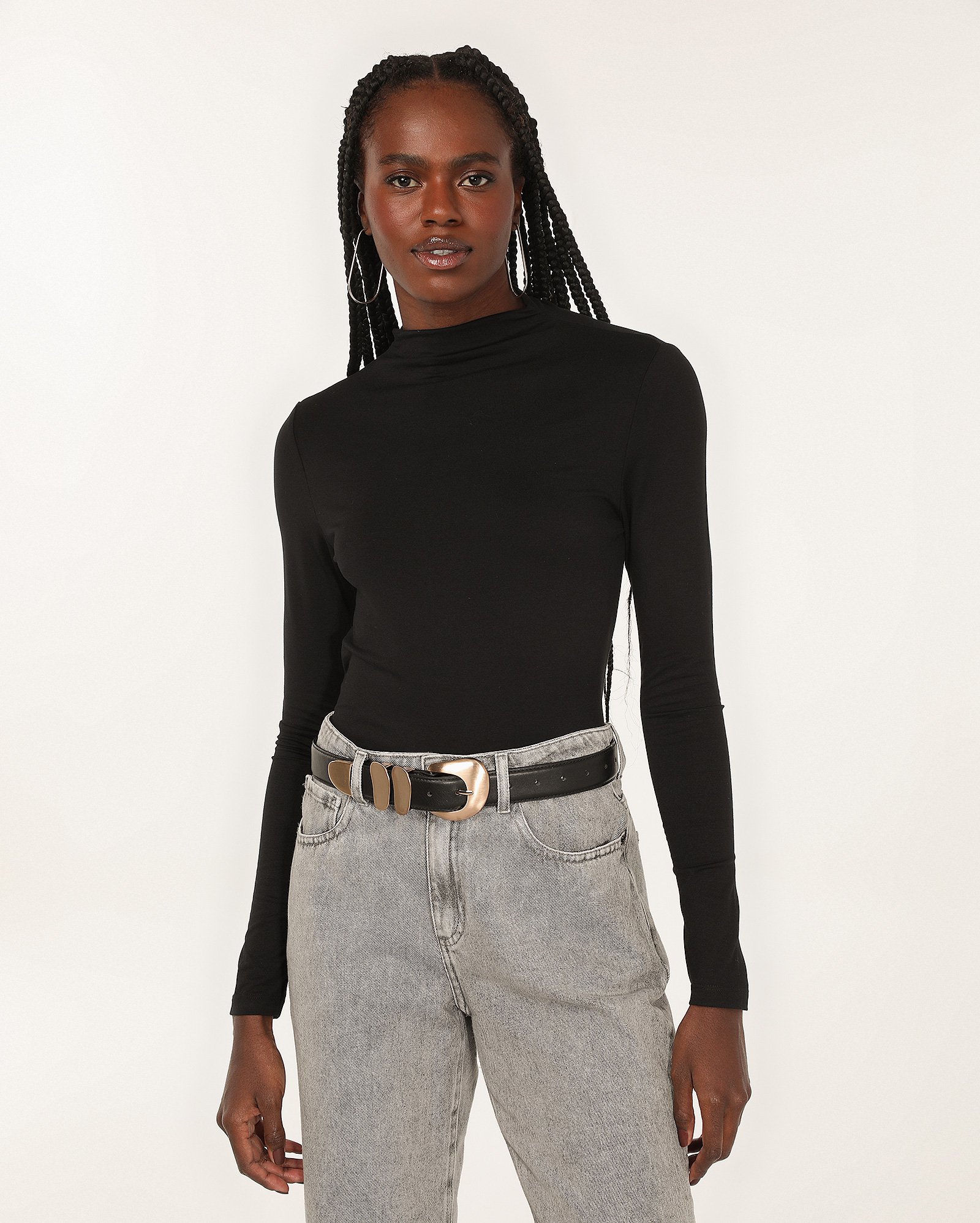 Blusa feminina de viscose manga longa e gola média preta