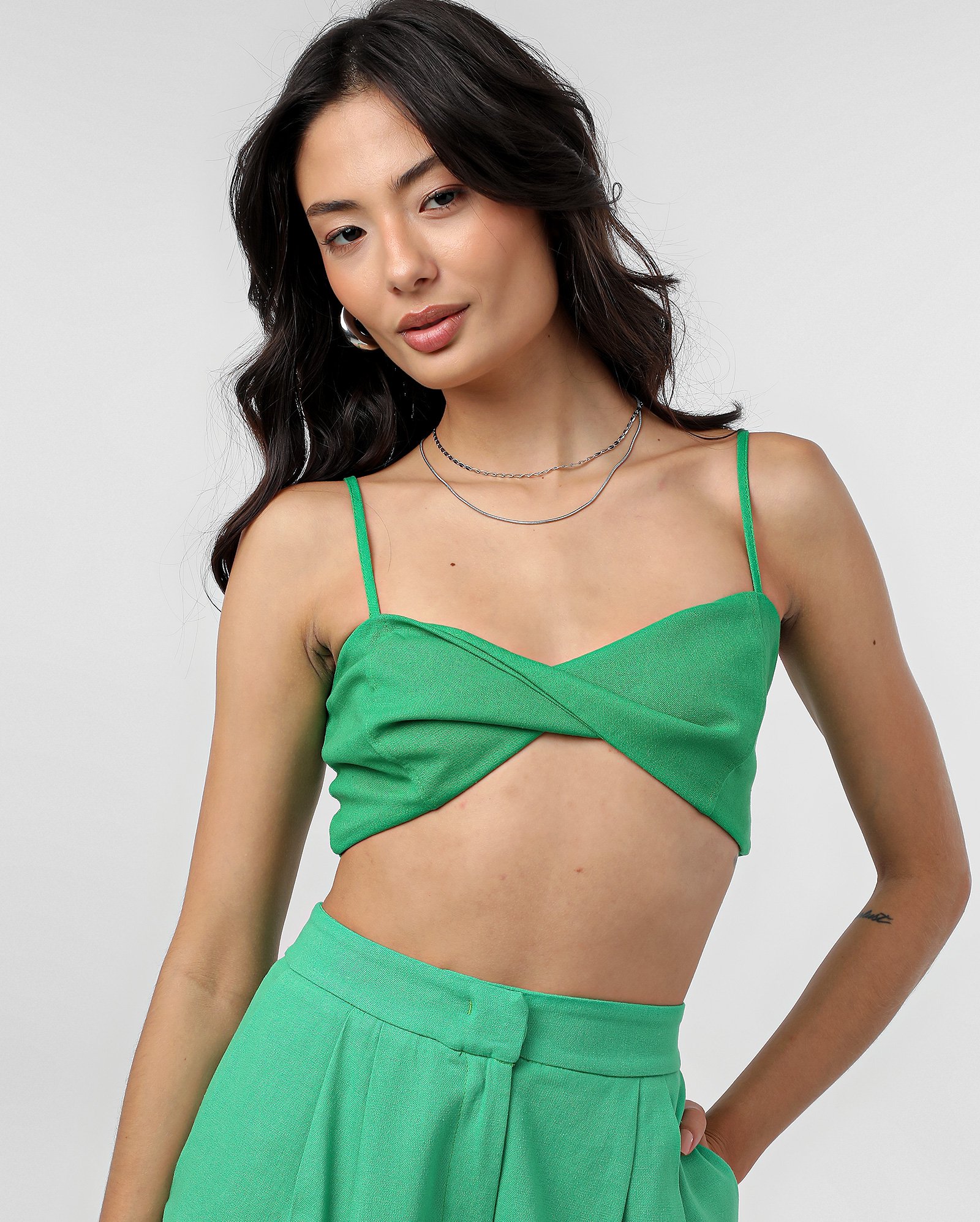 Regata cropped em viscolinho - verde