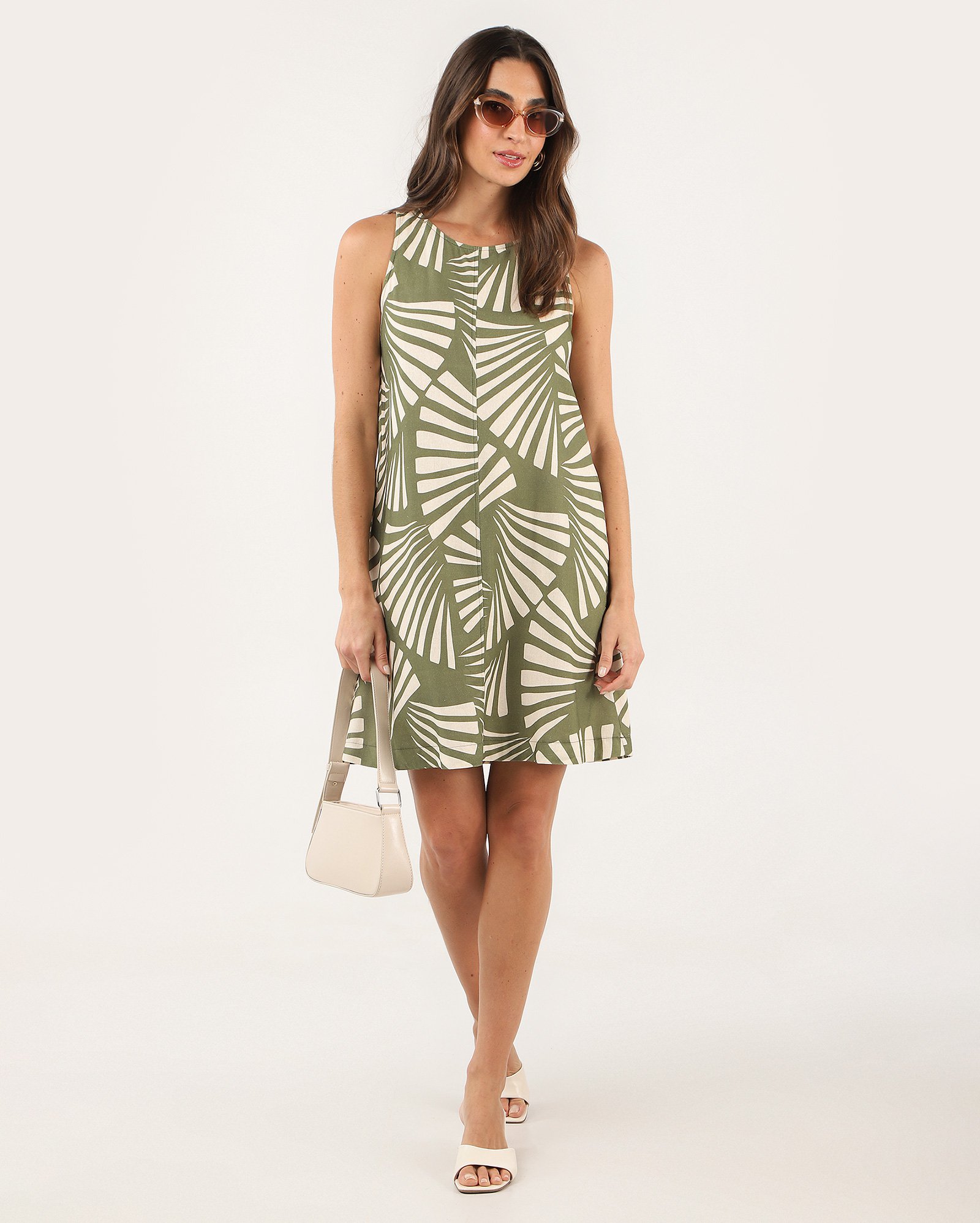 Vestido curto em viscolinho Lica estampado verde | AK by Riachuelo