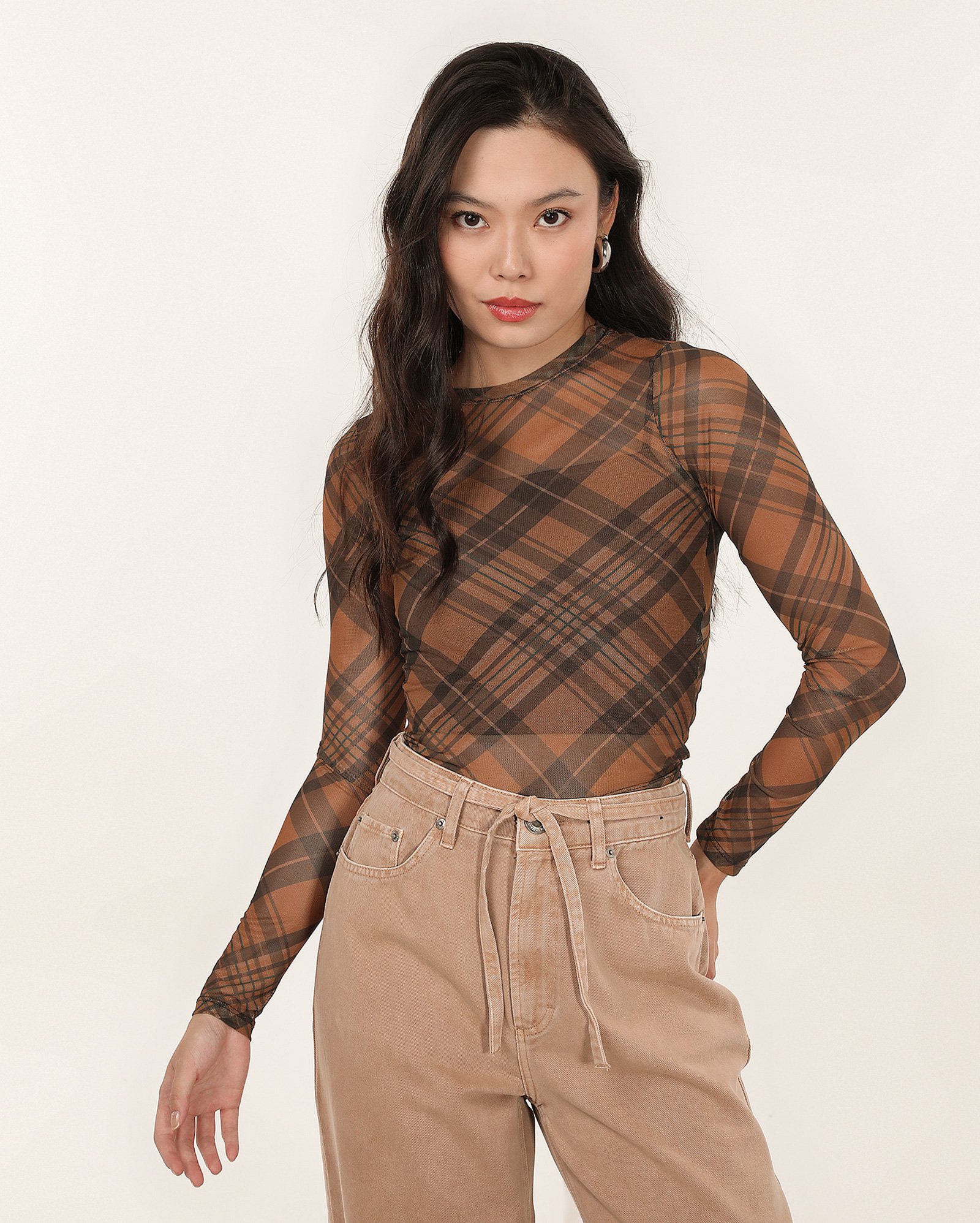 Blusa feminina em tule Marisse xadrez bege — foto 5