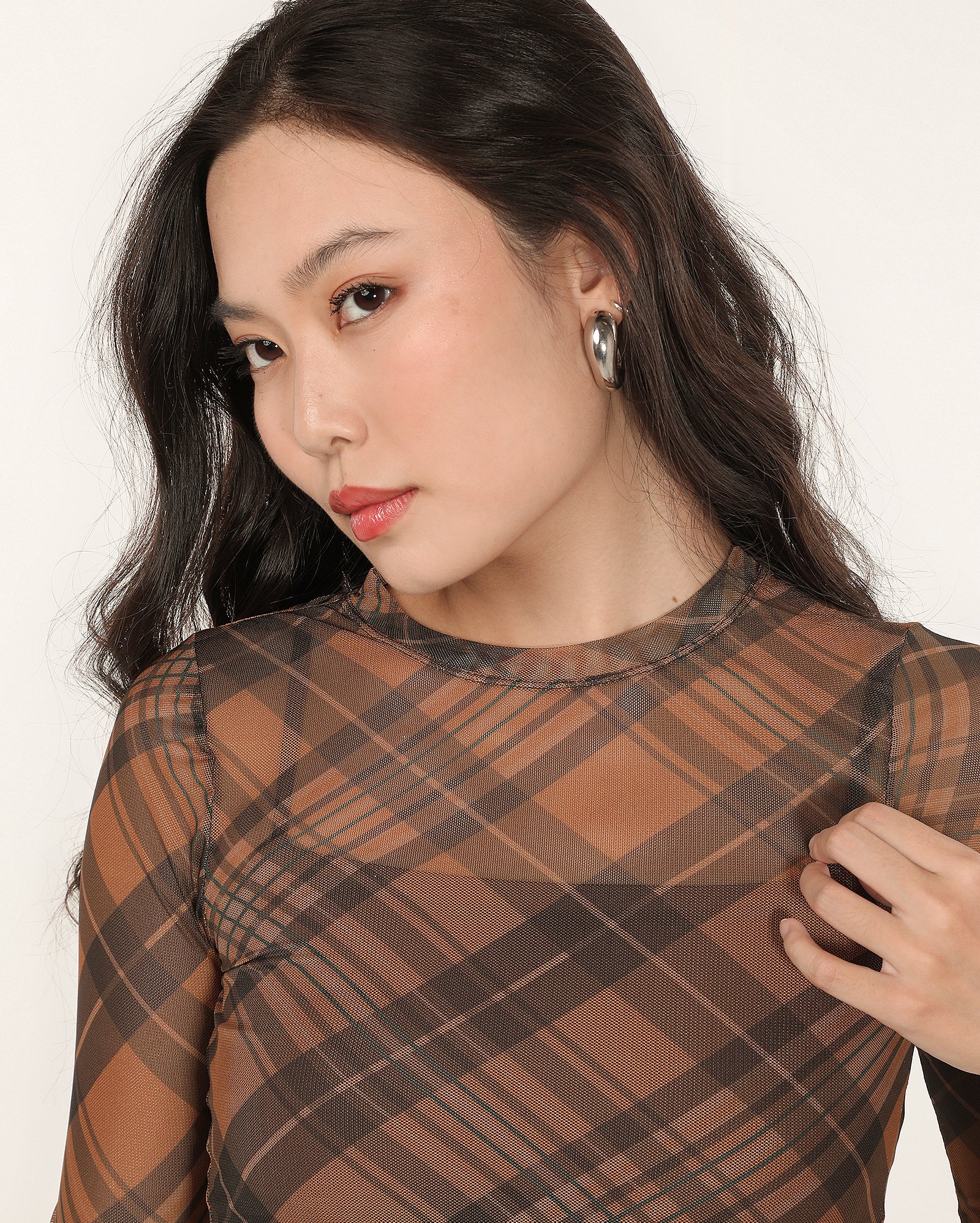Blusa feminina em tule Marisse xadrez bege — foto 3