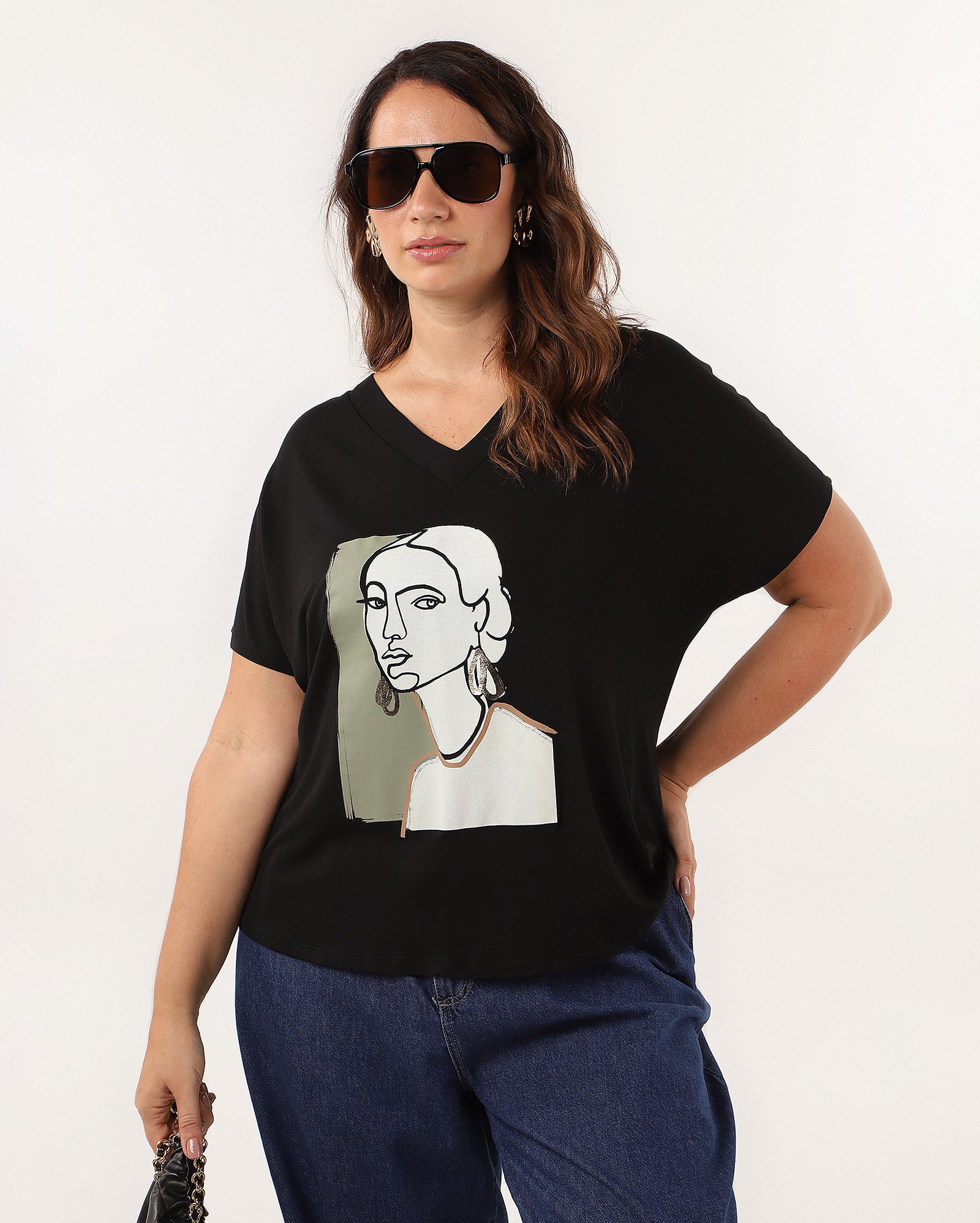 Blusa plus size feminina face feminina em viscose preta | AK Plus by Riachuelo