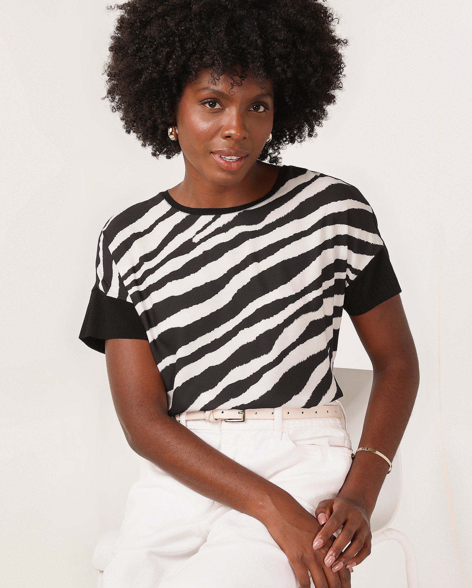 Blusa feminina ampla Bia zebra estampa preta — foto 5