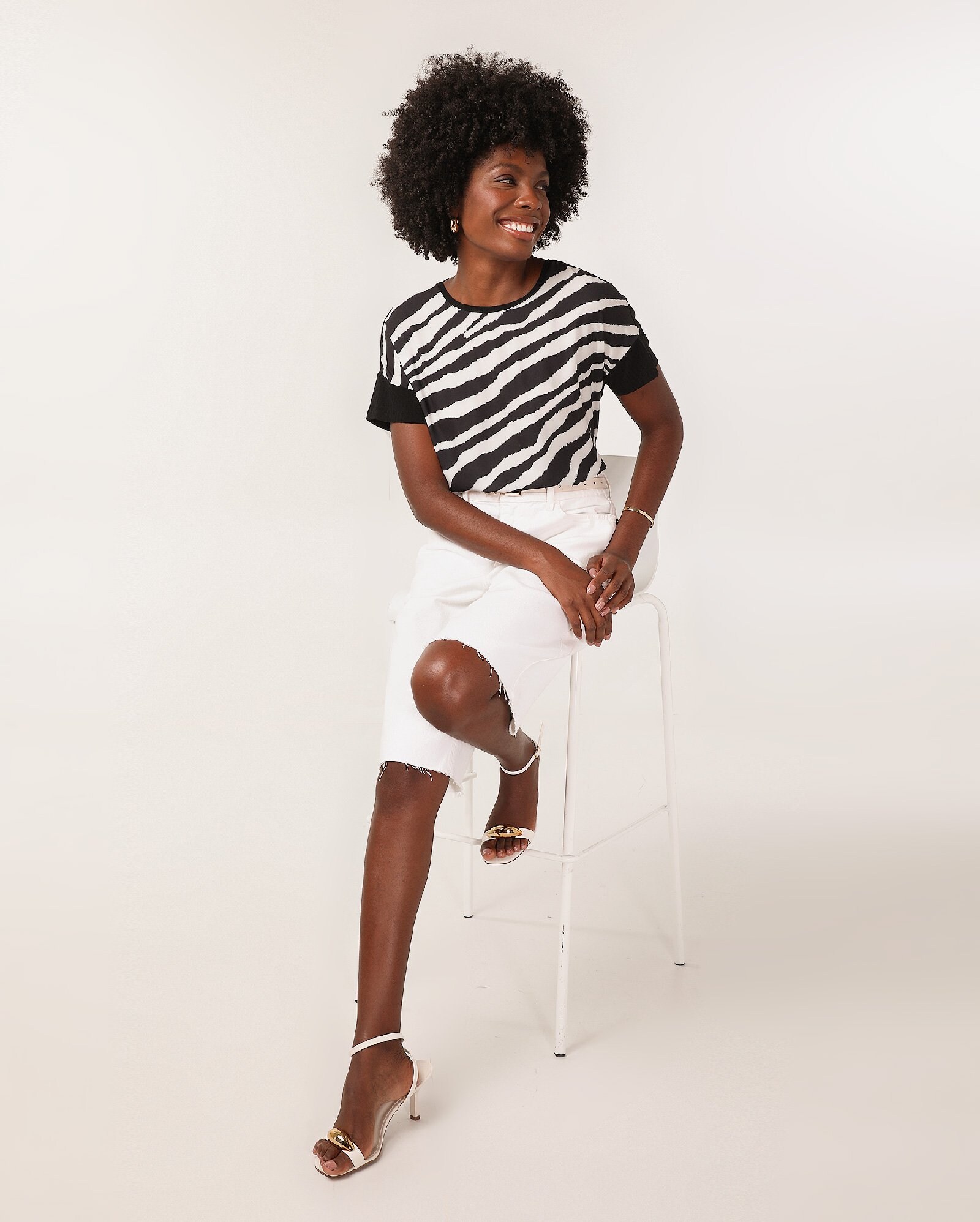 Blusa feminina ampla Bia zebra estampa preta — foto 6