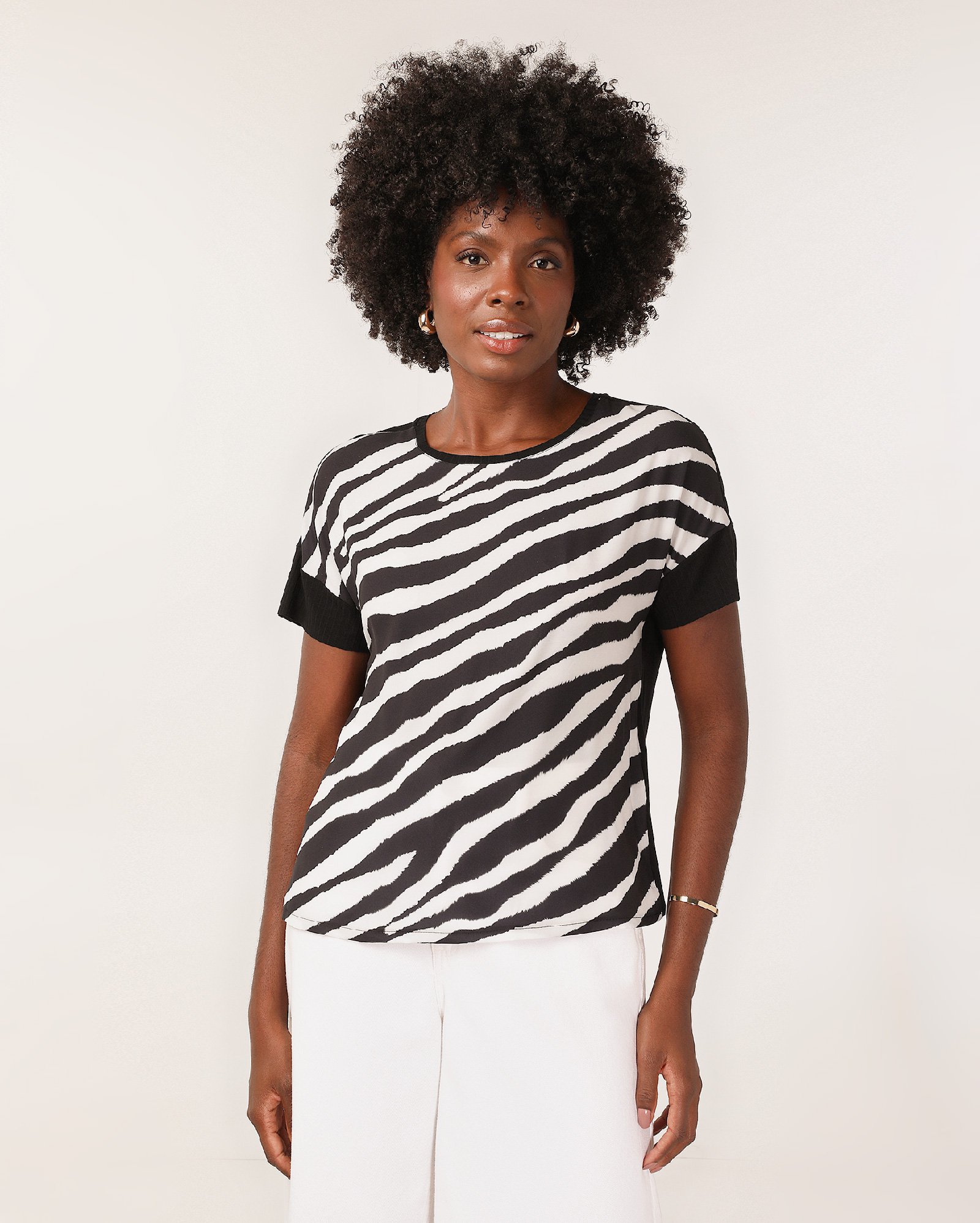 Blusa feminina ampla Bia zebra estampa preta — foto 7