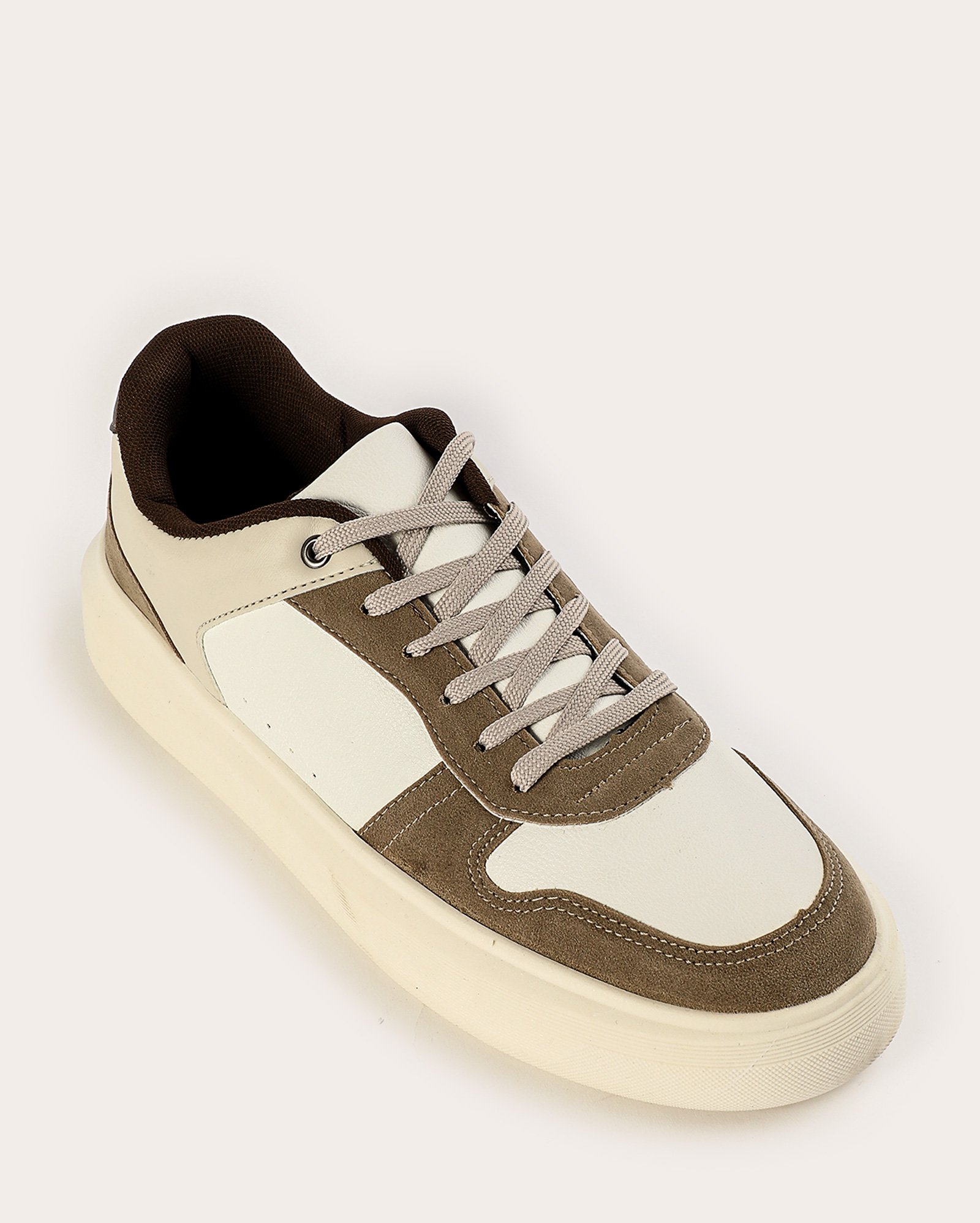 Sapatênis masculino casual com pesponto off-white | Riachuelo