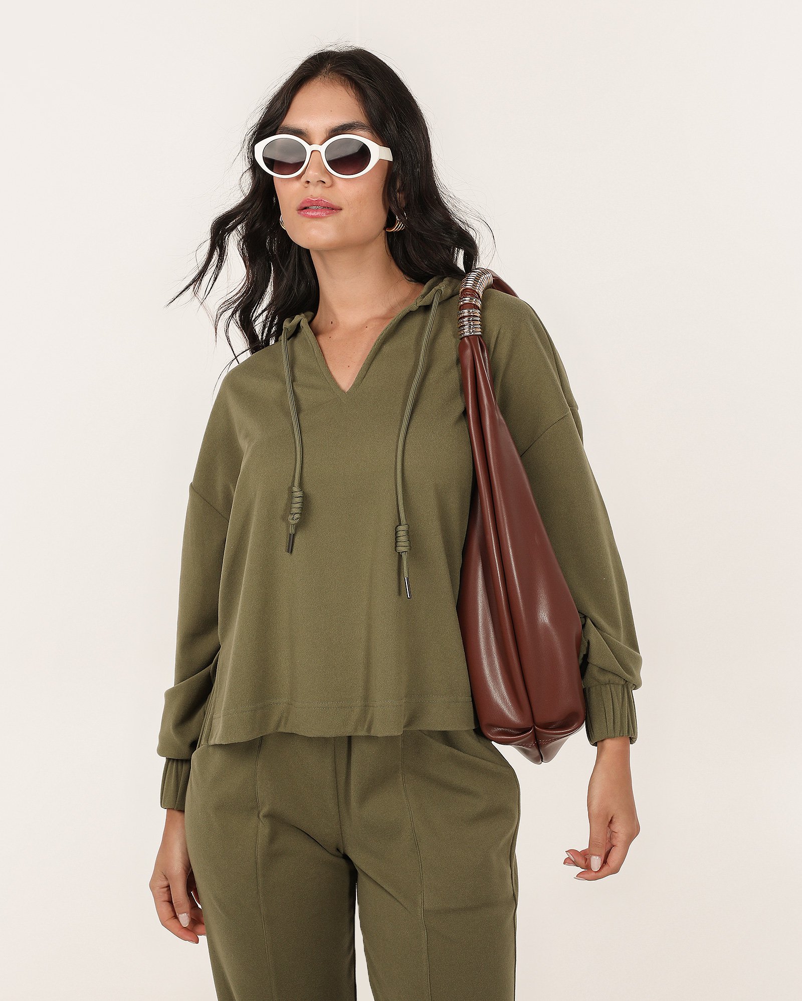 Blusa de moletom feminina com capuz e amarração - Verde Musgo | AK by Riachuelo