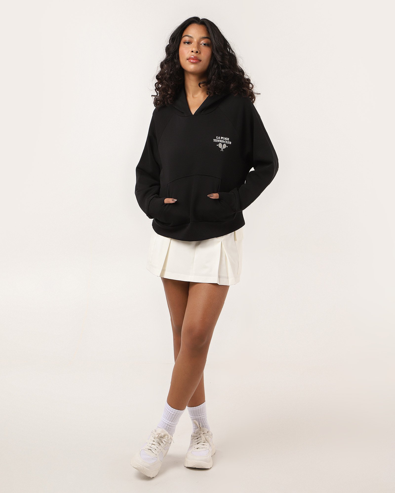 Blusa de moletom feminina tennis club com felpa e capuz preta | Pool