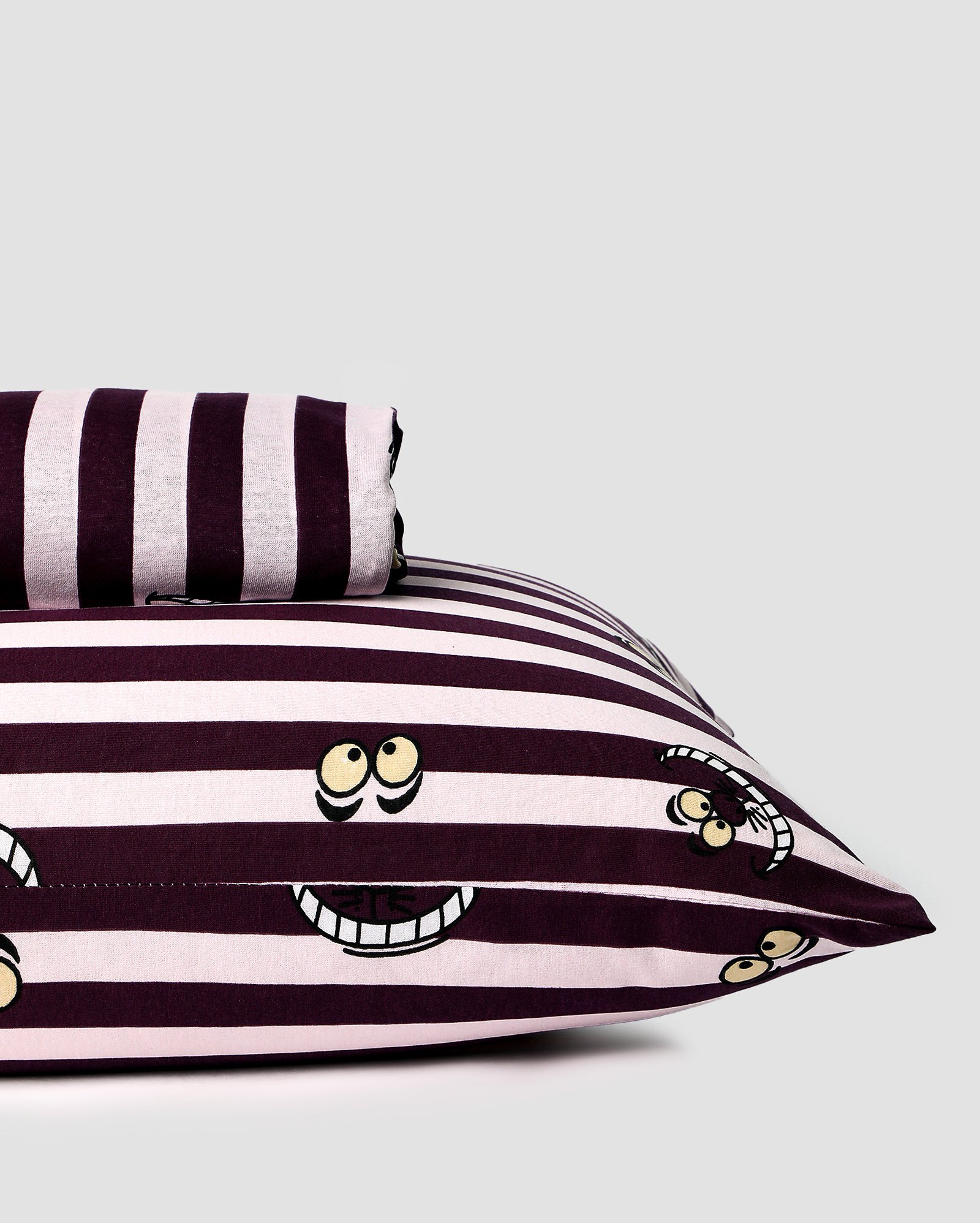 Jogo de cama solteiro 2 peças Alice Gato de Cheshire roxo | Casa Riachuelo
