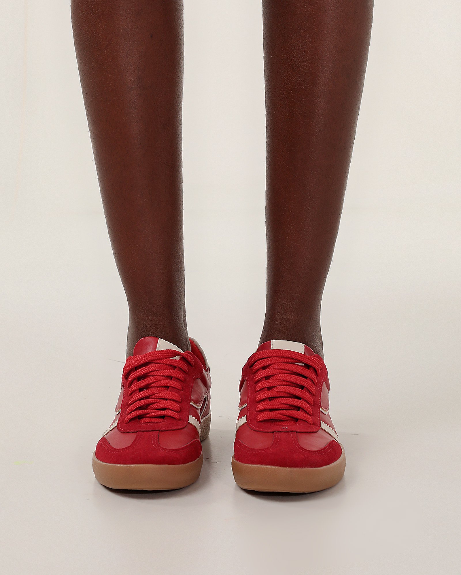 Tênis feminino cano baixo com recortes vermelho | Riachuelo