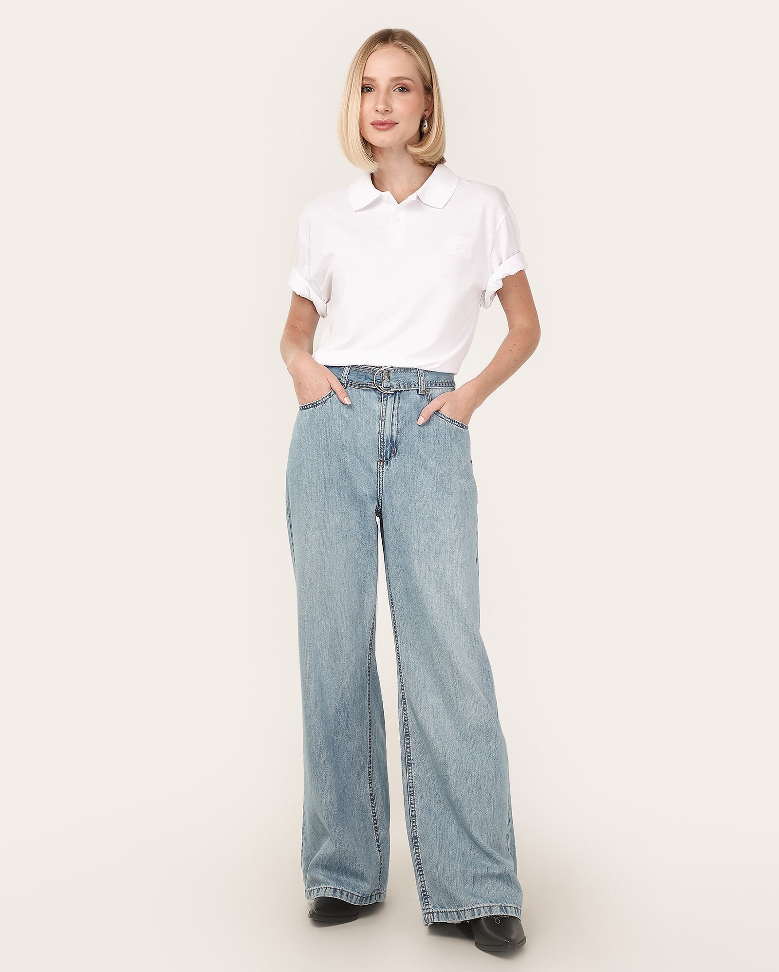 Calça jeans feminina wide leg cintura alta com cinto denim claro | Pool Jeans Premium