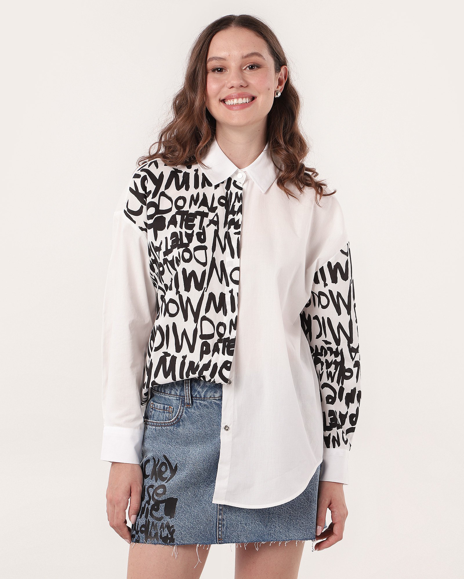 Saia jeans curta lettering Extraimaginário barra desfiada denim médio | Disney