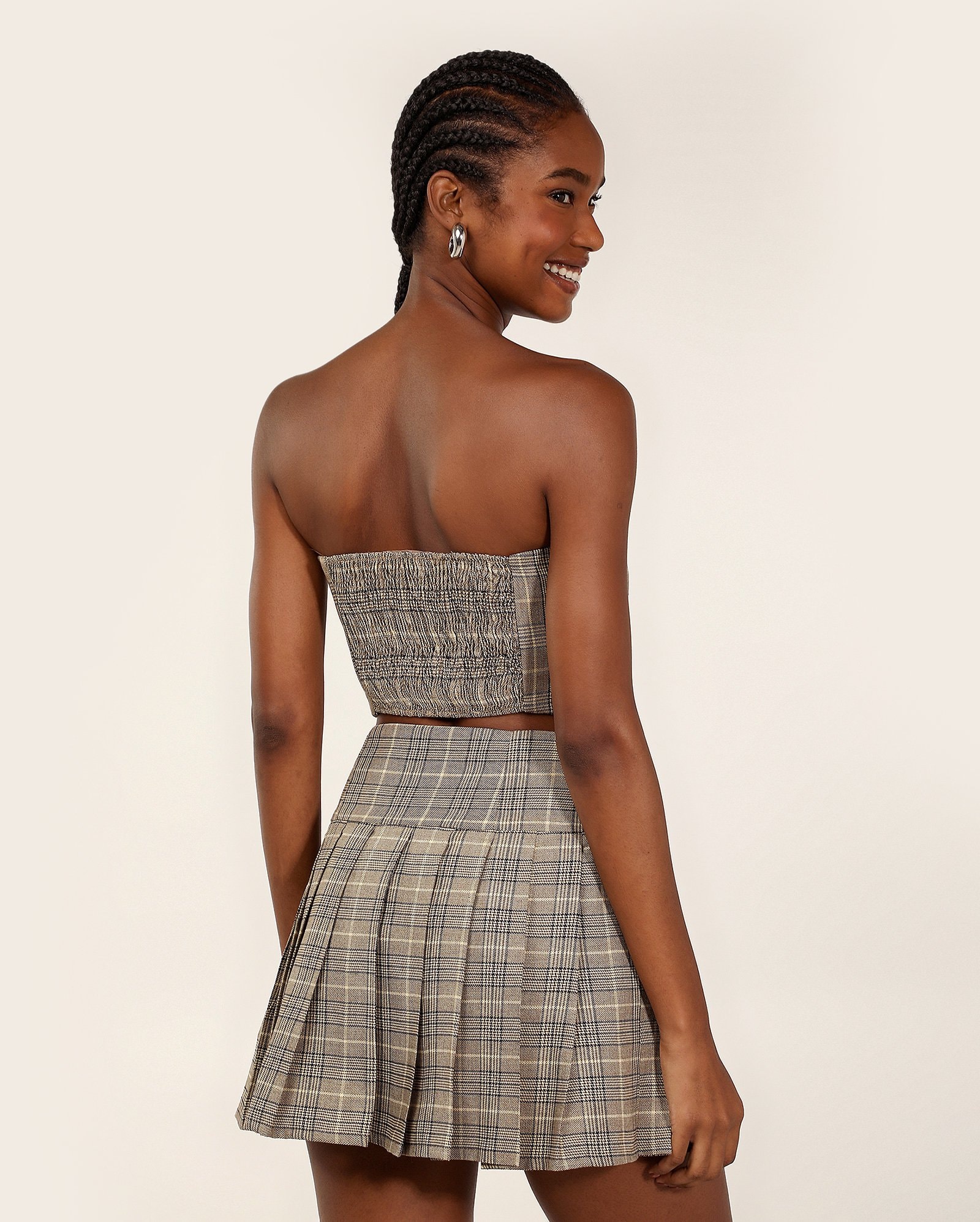 Top strapless xadrez com lastex bege | Pool — foto 7
