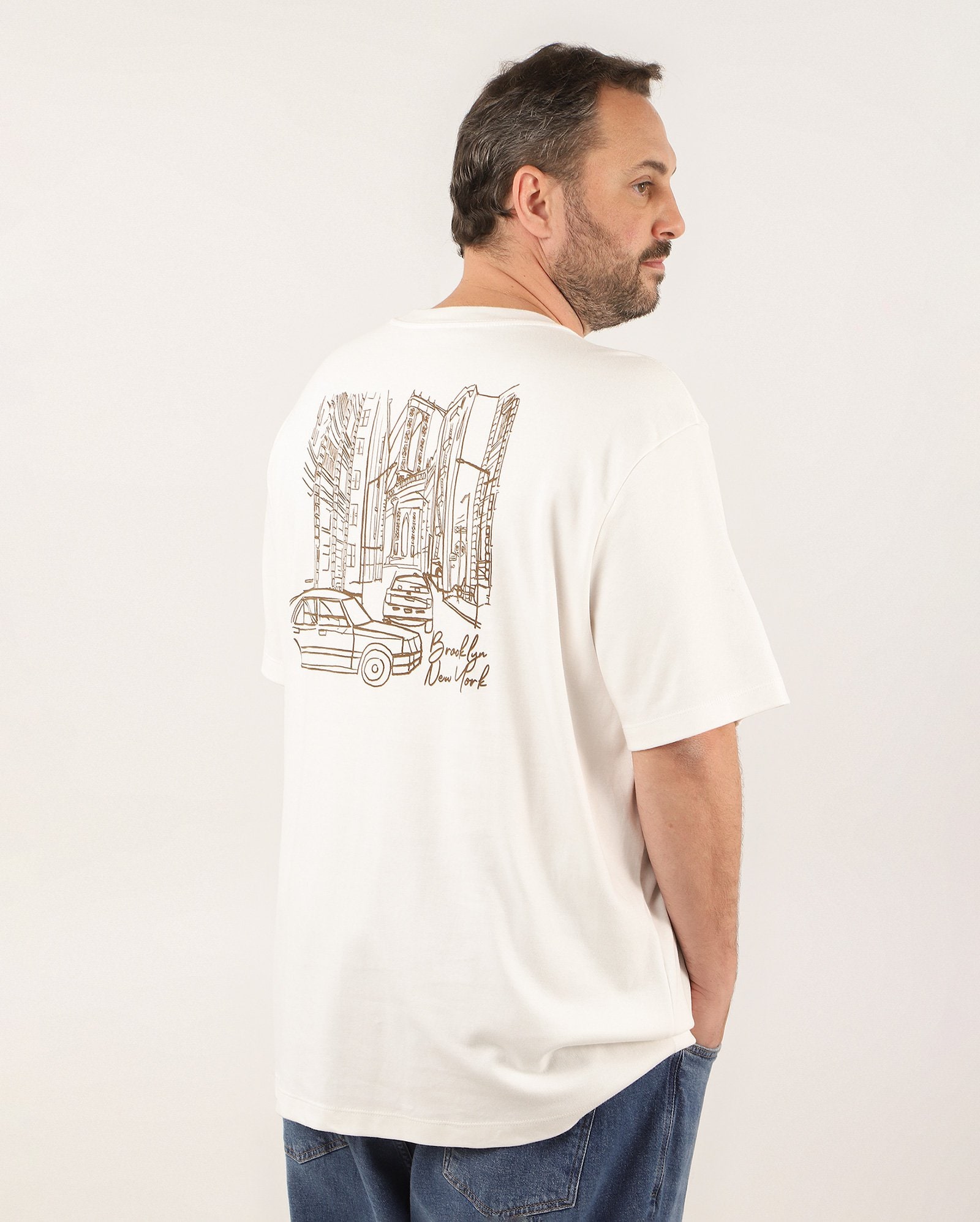 Camiseta plus size masculina suedine Brooklyn branca