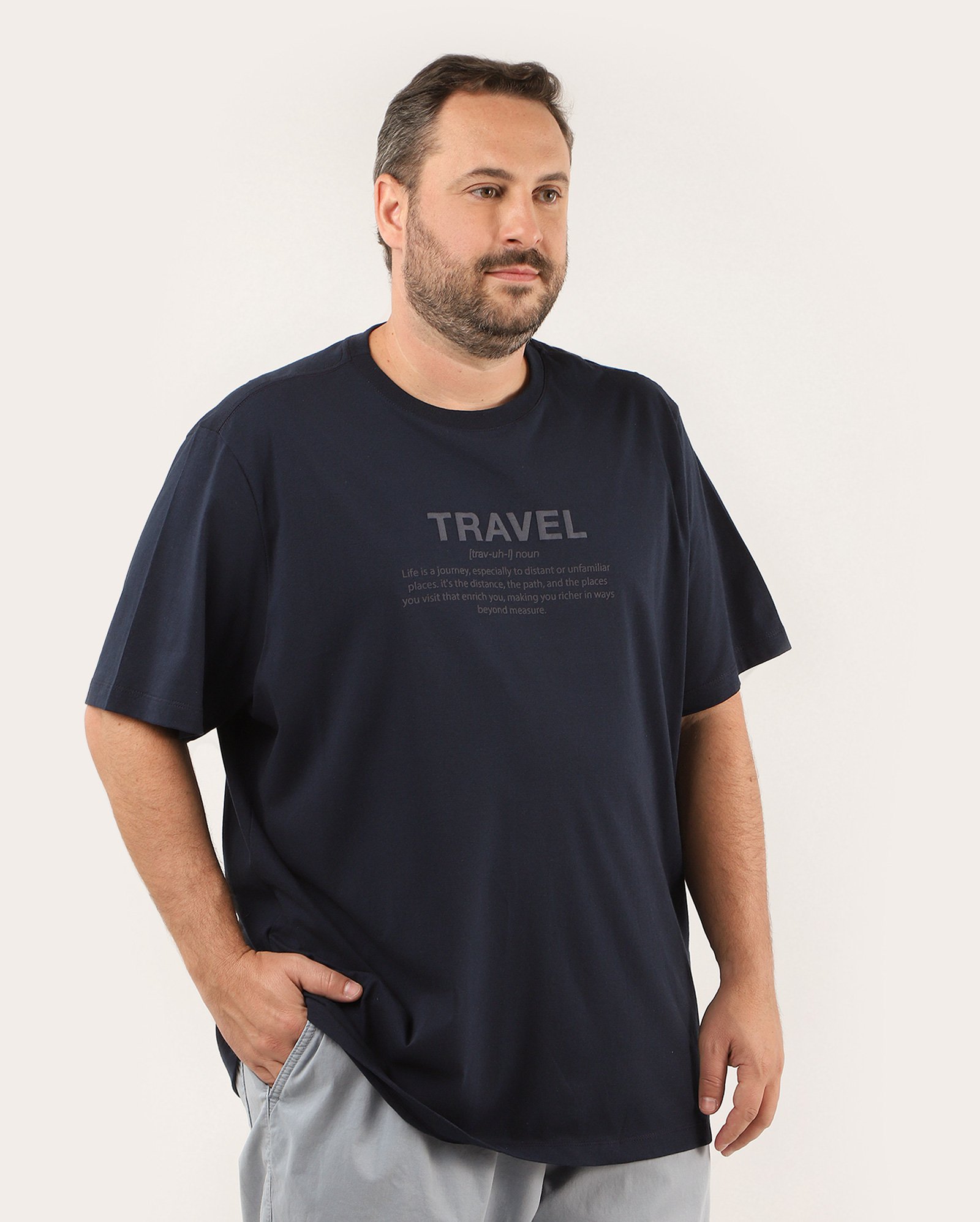 Camiseta plus size masculina lettering travel azul | Original Plus by Riachuelo