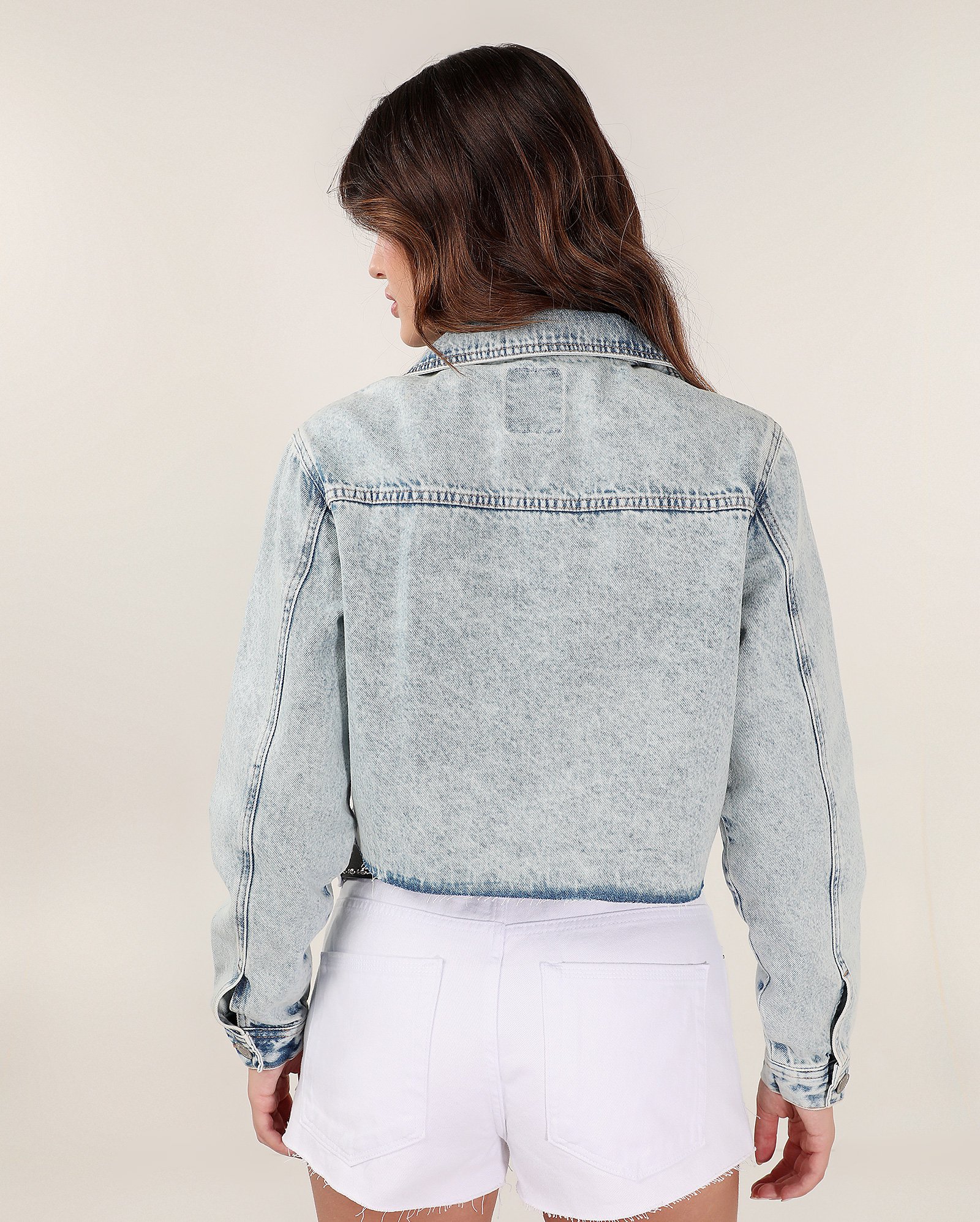 Jaqueta cropped jeans com bolsos frontais - Jeans Claro | Pool Jeans
